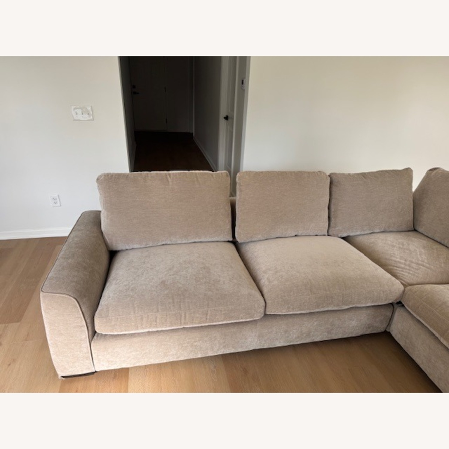 Avery Sectional Seating - image-5