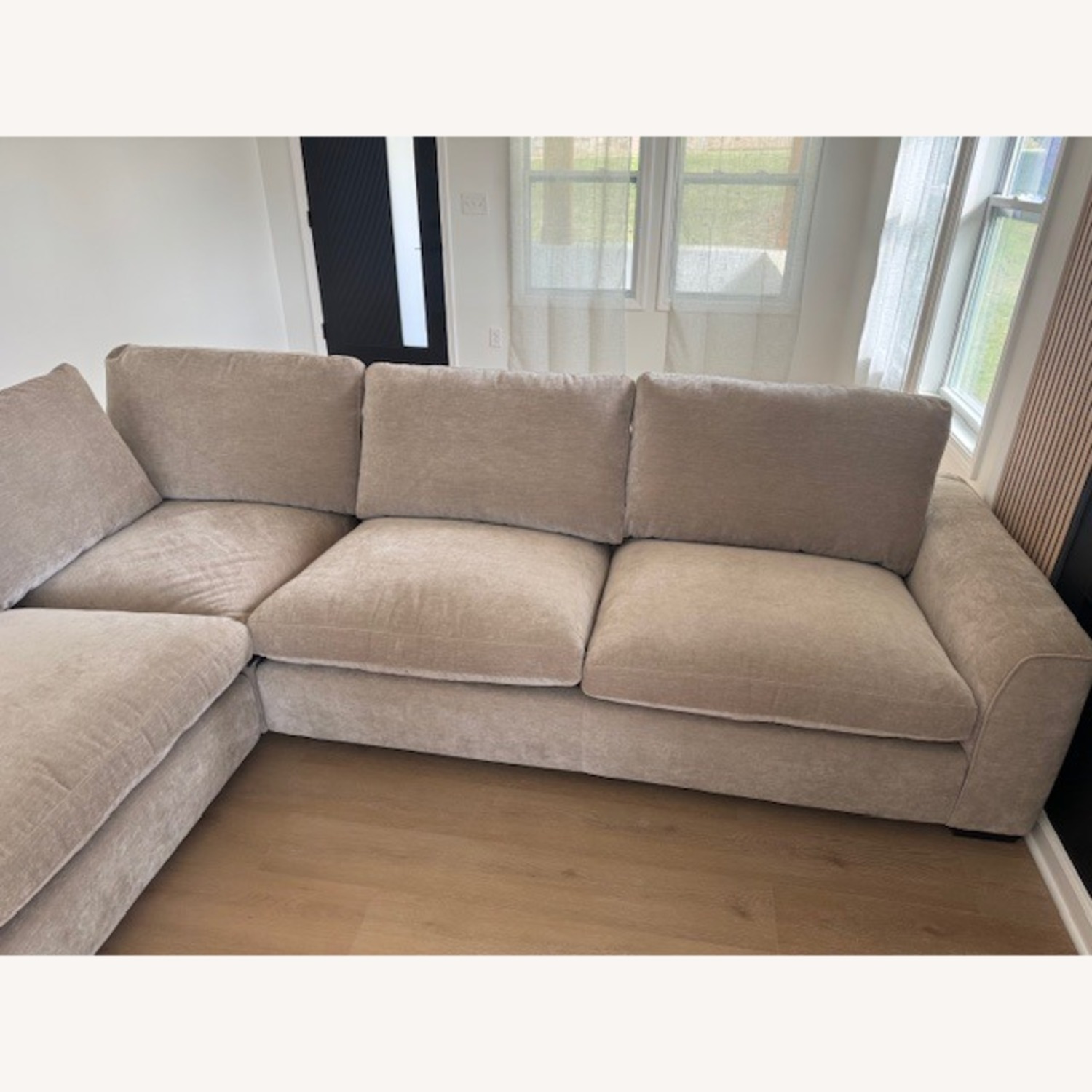 Avery Sectional Seating - image-4