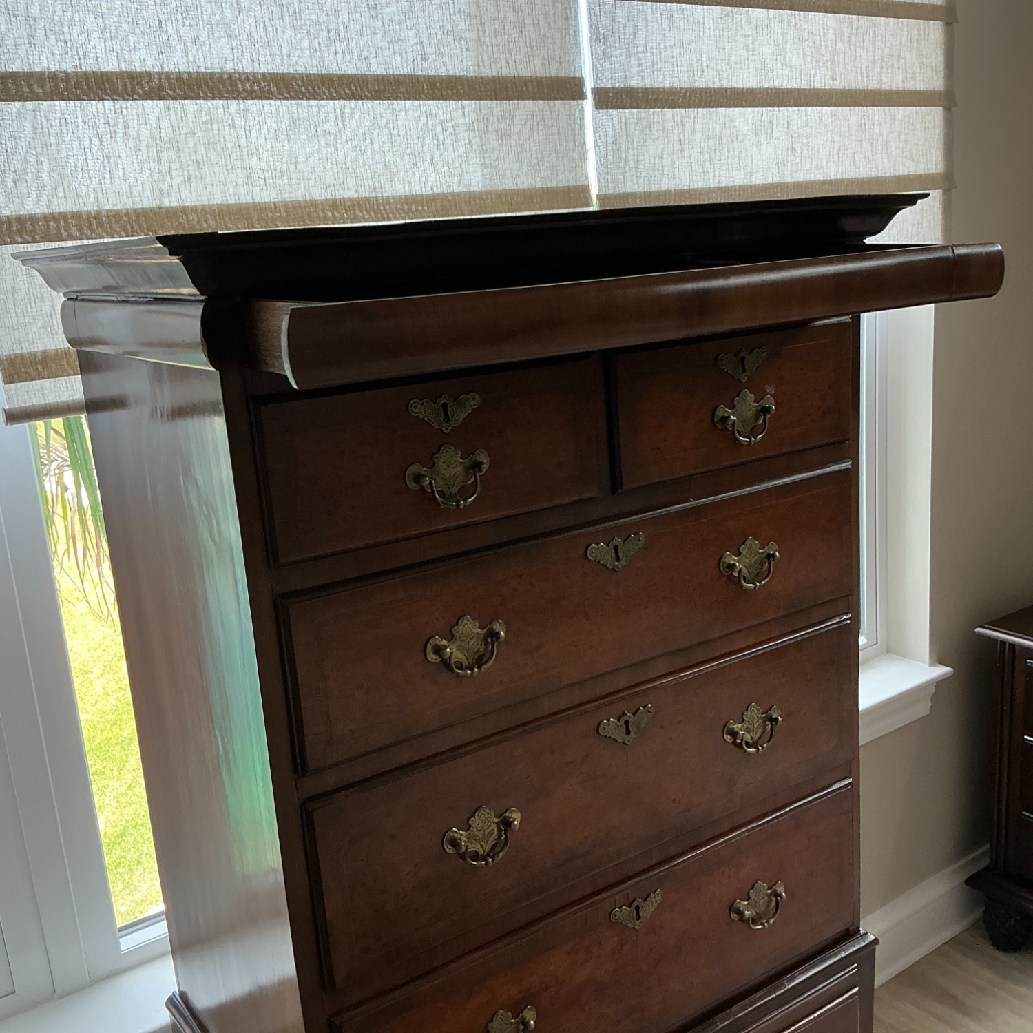 Vintage/Antique Dark Brown Chest - image-8