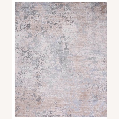 Used Safavieh Light Gray Area Rug 8' x 10' for sale on AptDeco