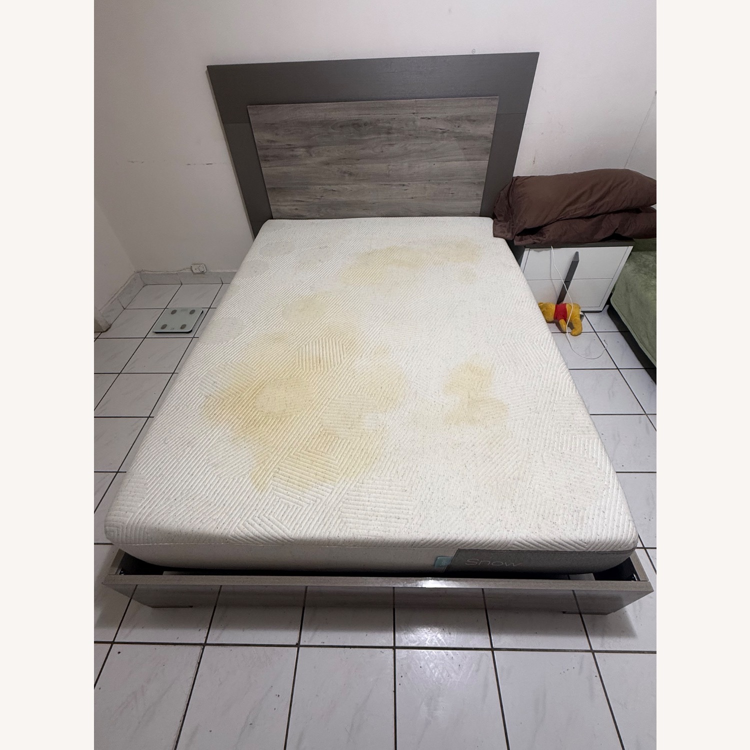 Trailer Park Slope Light Gray Wood Queen Bed - image-1