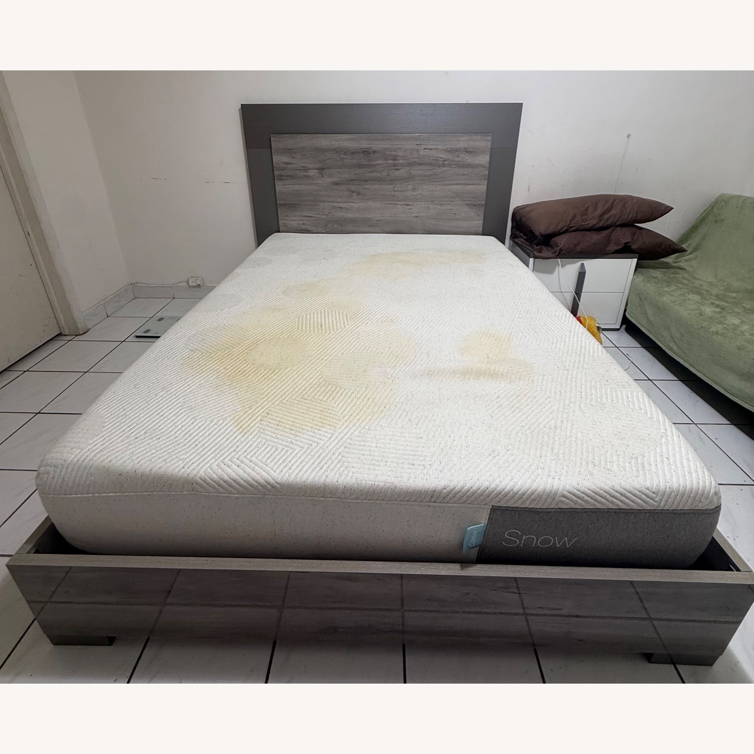 Trailer Park Slope Light Gray Wood Queen Bed - image-2