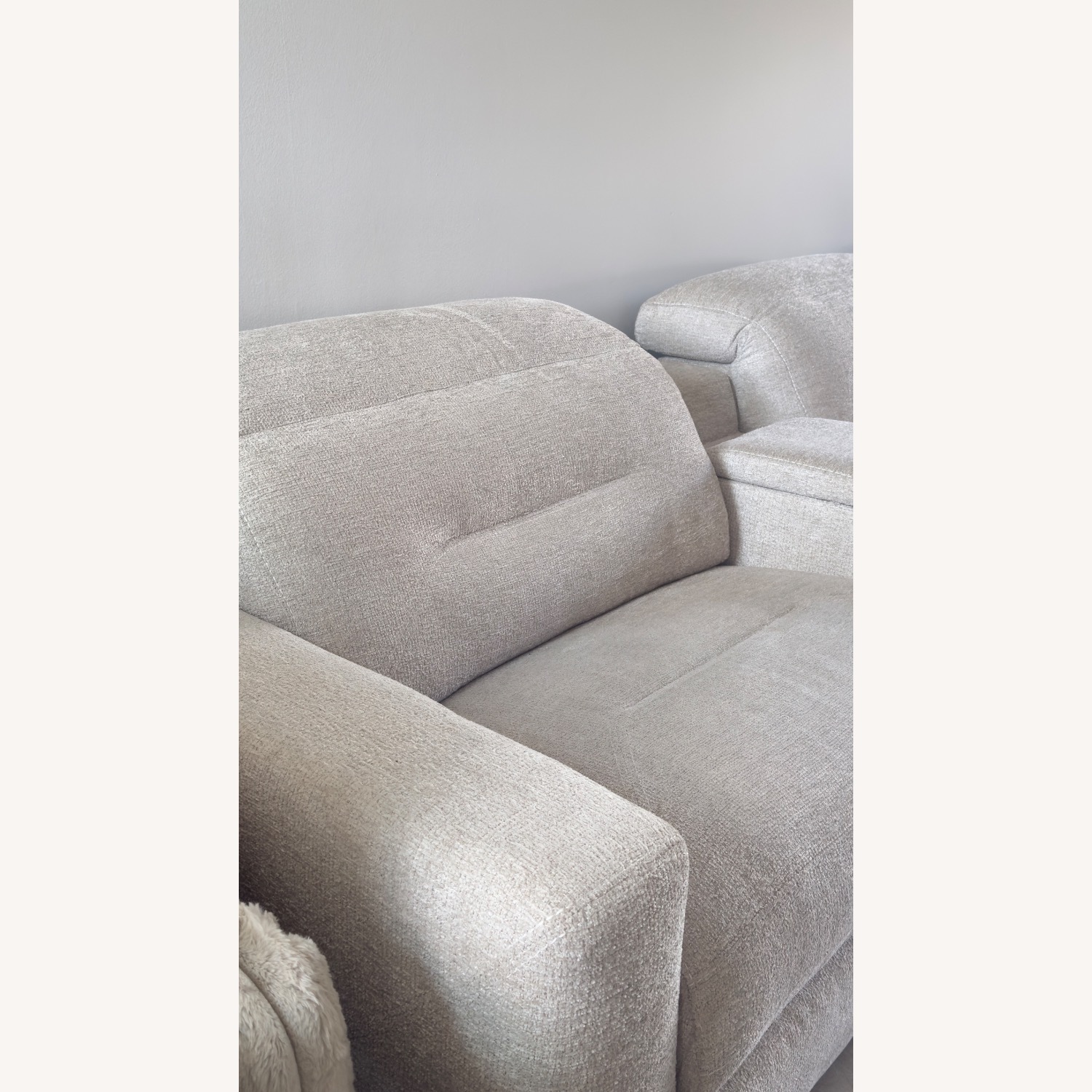 Rooms To Go 3+ Piece Sectional - image-6