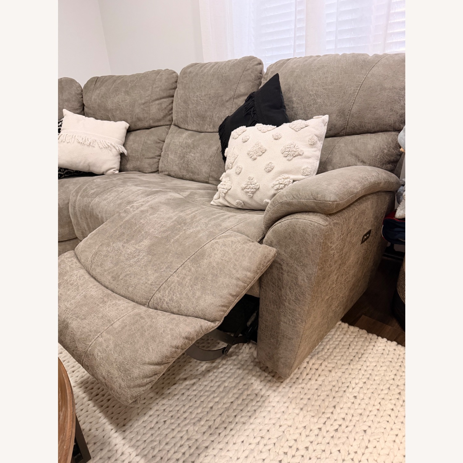 La-Z-boy Sectional  - image-4