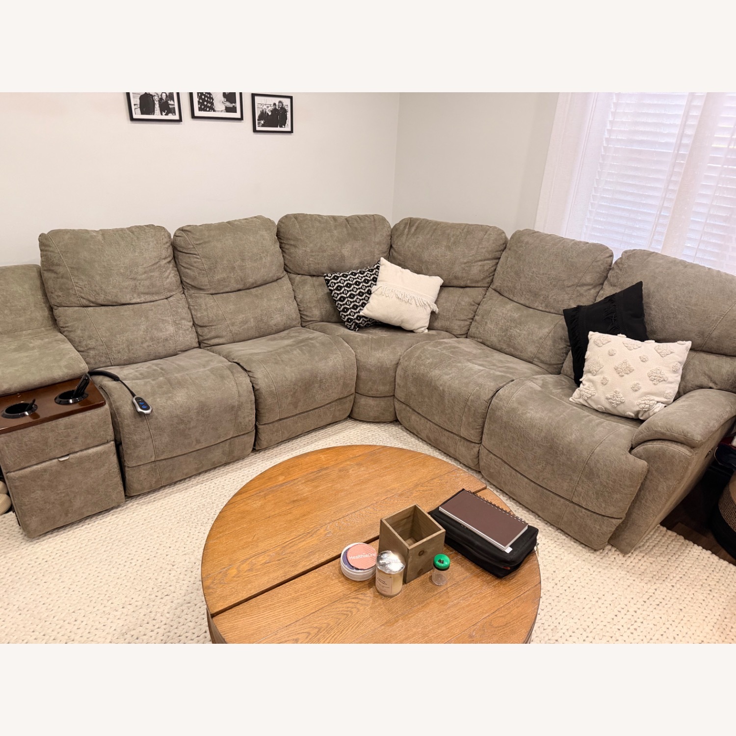 La-Z-boy Sectional  - image-6