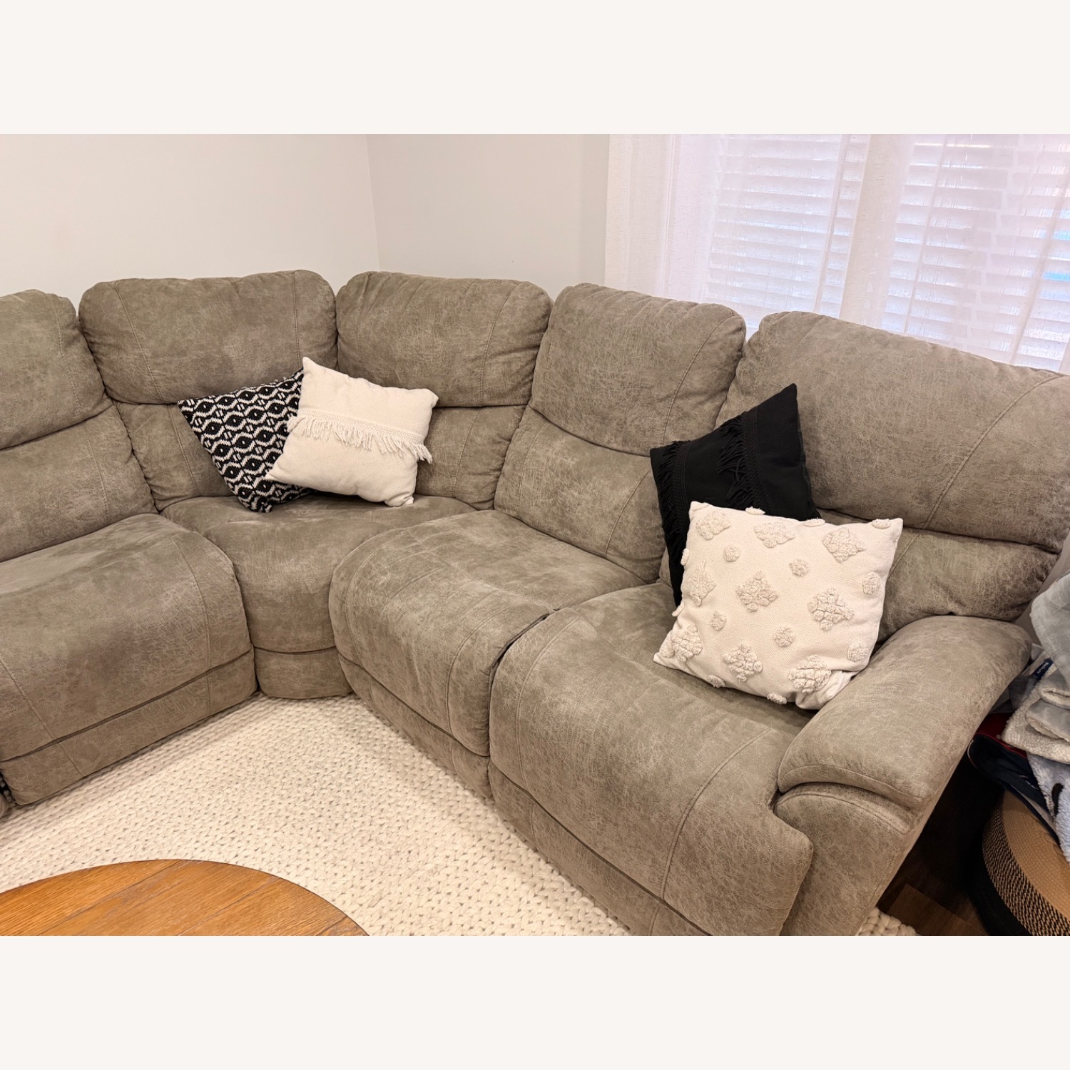 La-Z-boy Sectional  - image-7