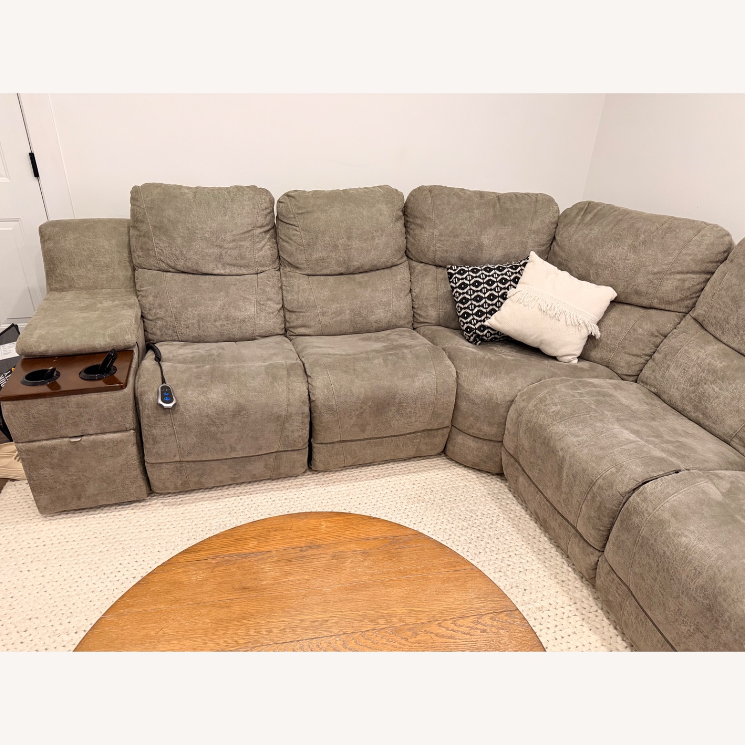 La-Z-boy Sectional  - image-8