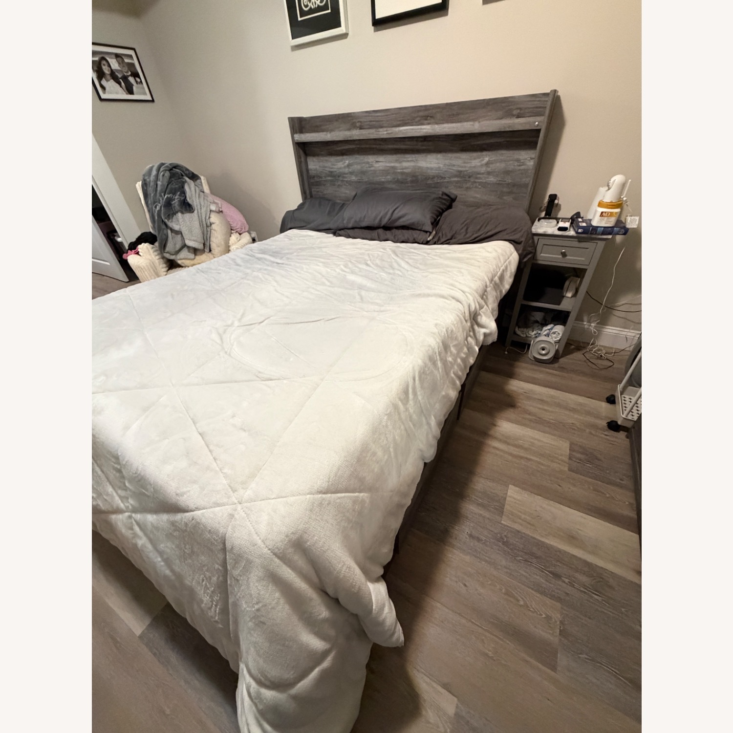 Ashley Furniture Light Gray Wood Queen Bed - image-2