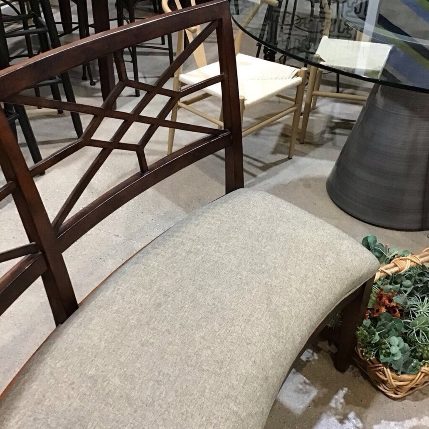 Lacquer Craft Open-Work Backrest Curved Bench - image-3