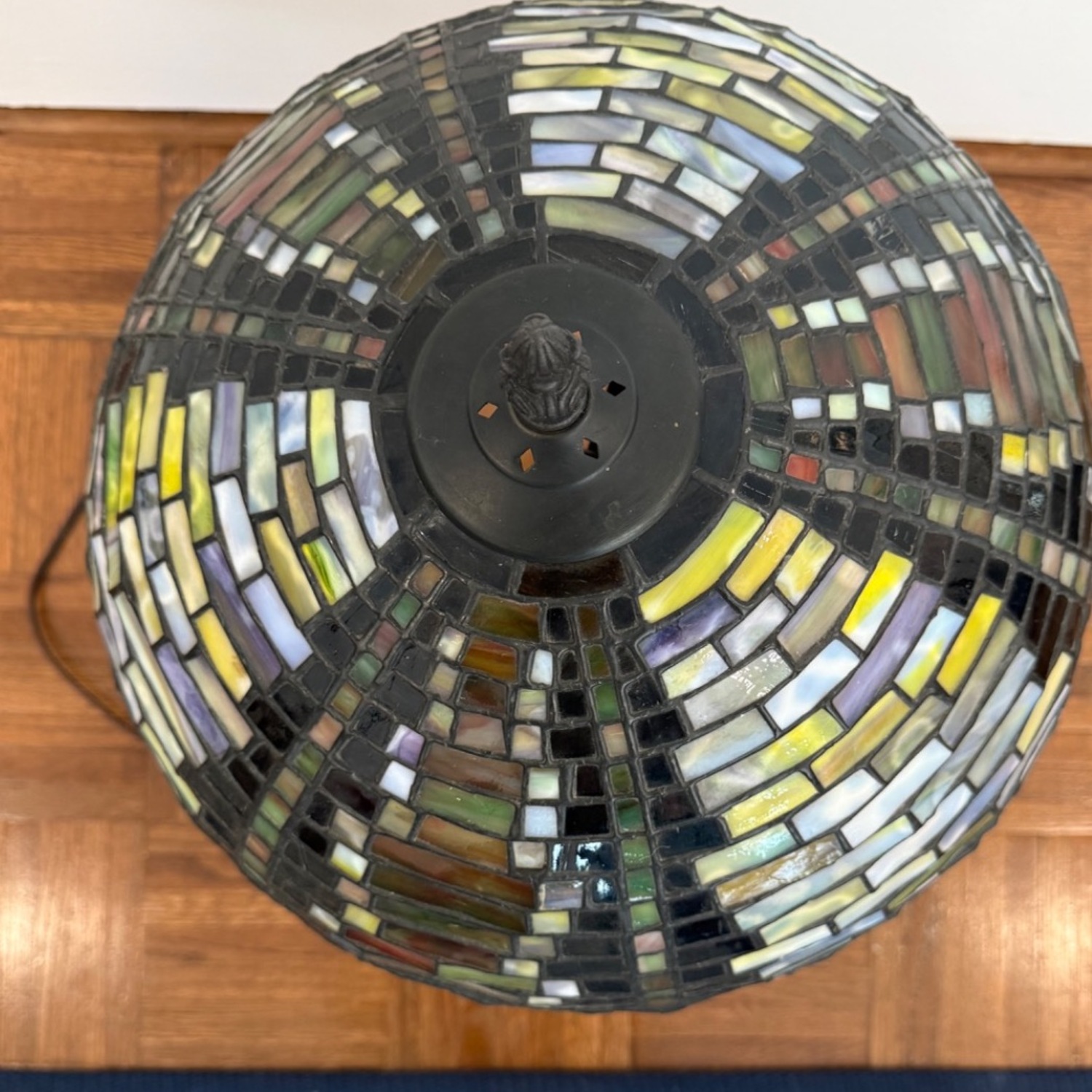 Tiffany-Style Lamp - image-8