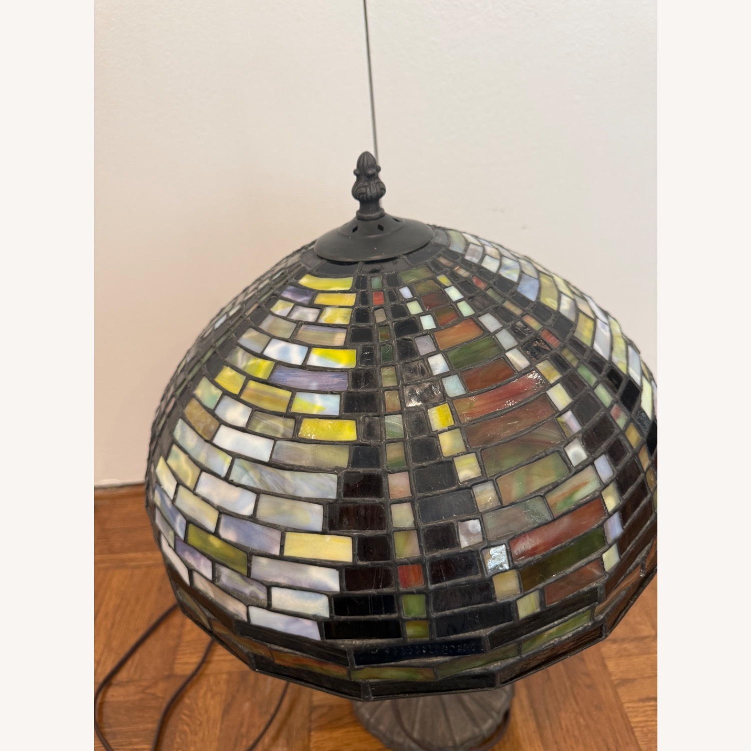 Tiffany-Style Lamp - image-7