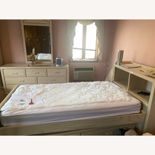 Used Stanley Furniture Natural Daybed for sale on AptDeco