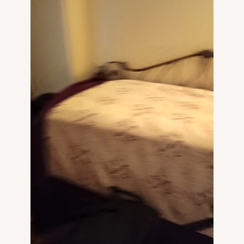 Used Contemporary Daybed for sale on AptDeco