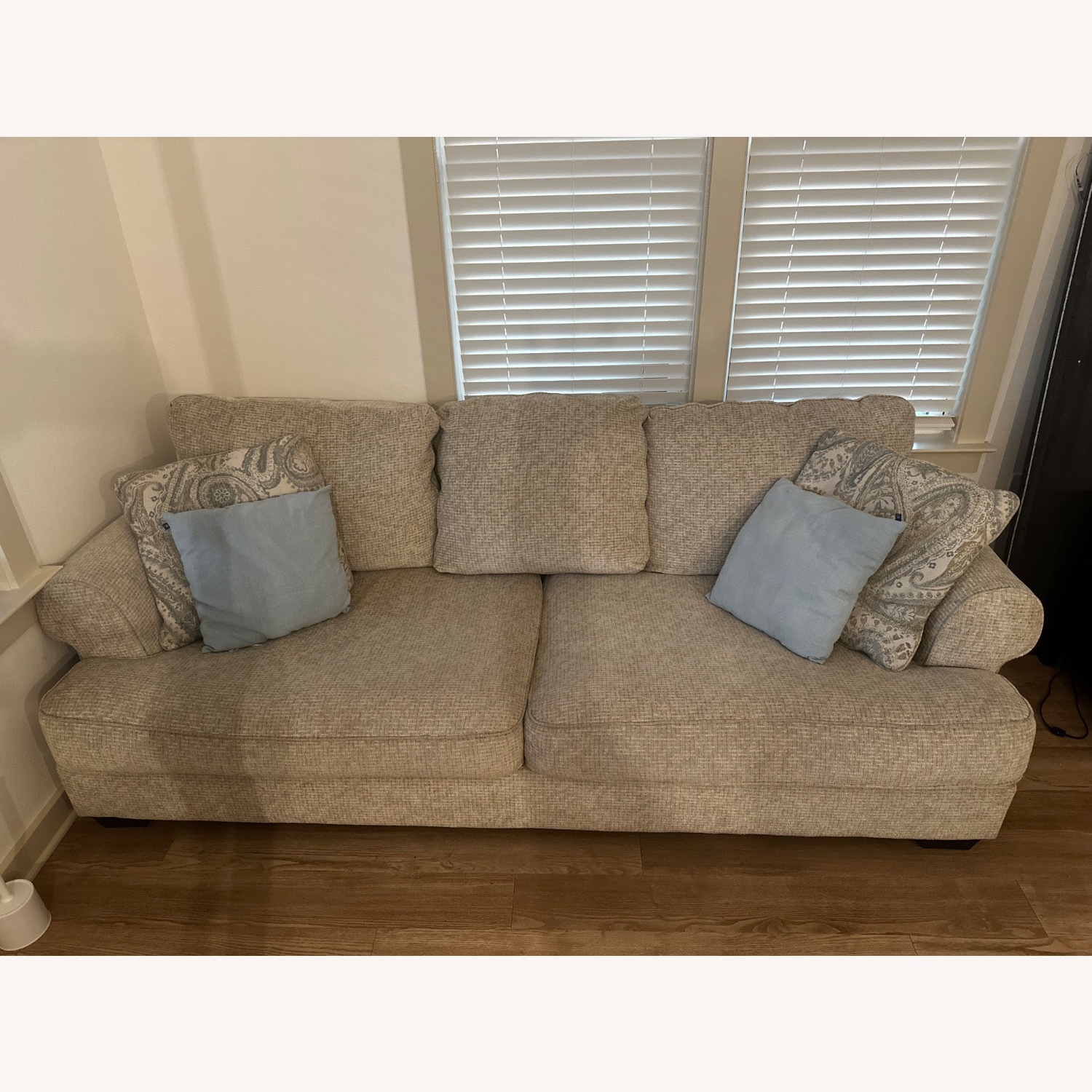 Ashley Furniture Fabric 3+ Seater Sofa - image-1