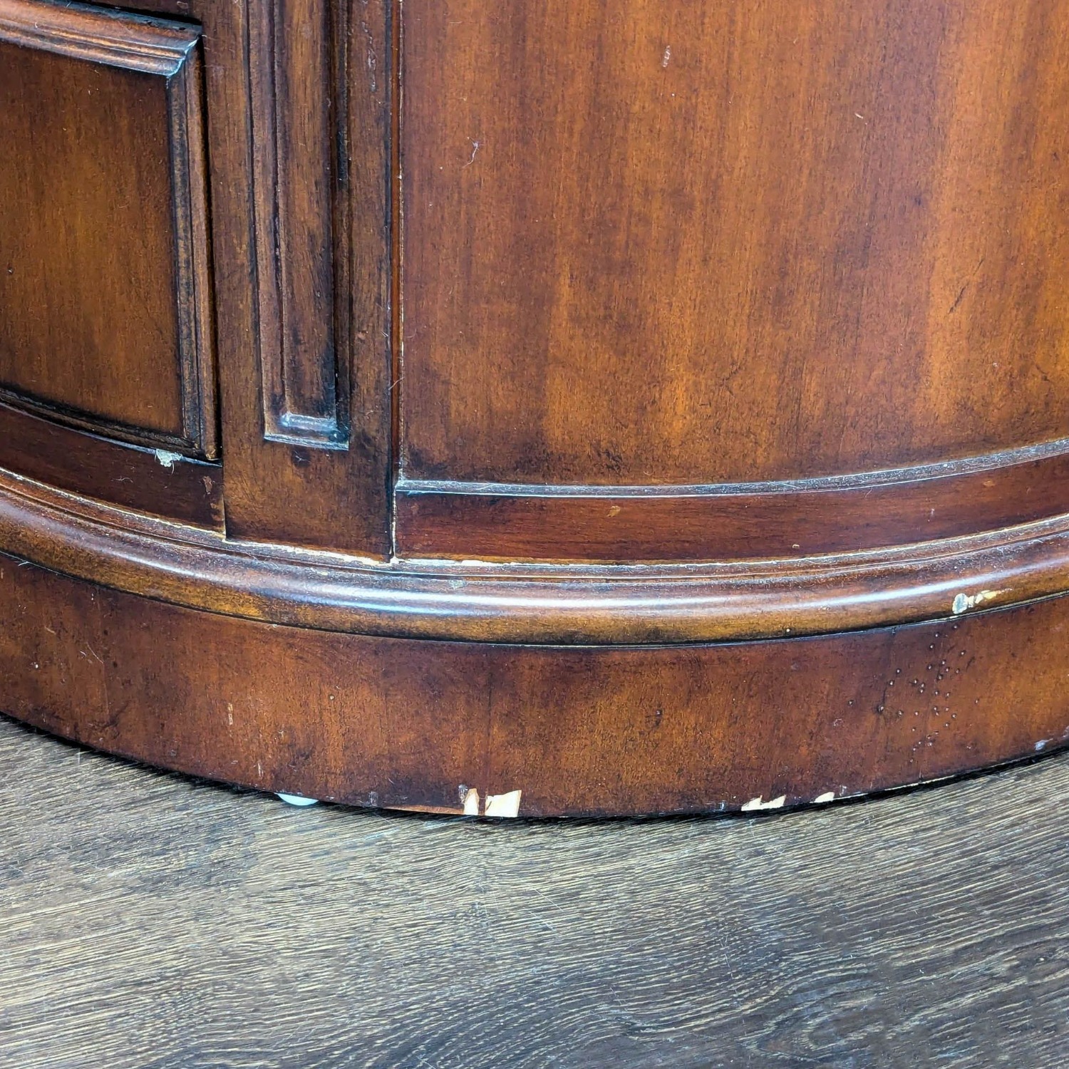 Hekman Oval Drum Table - image-11