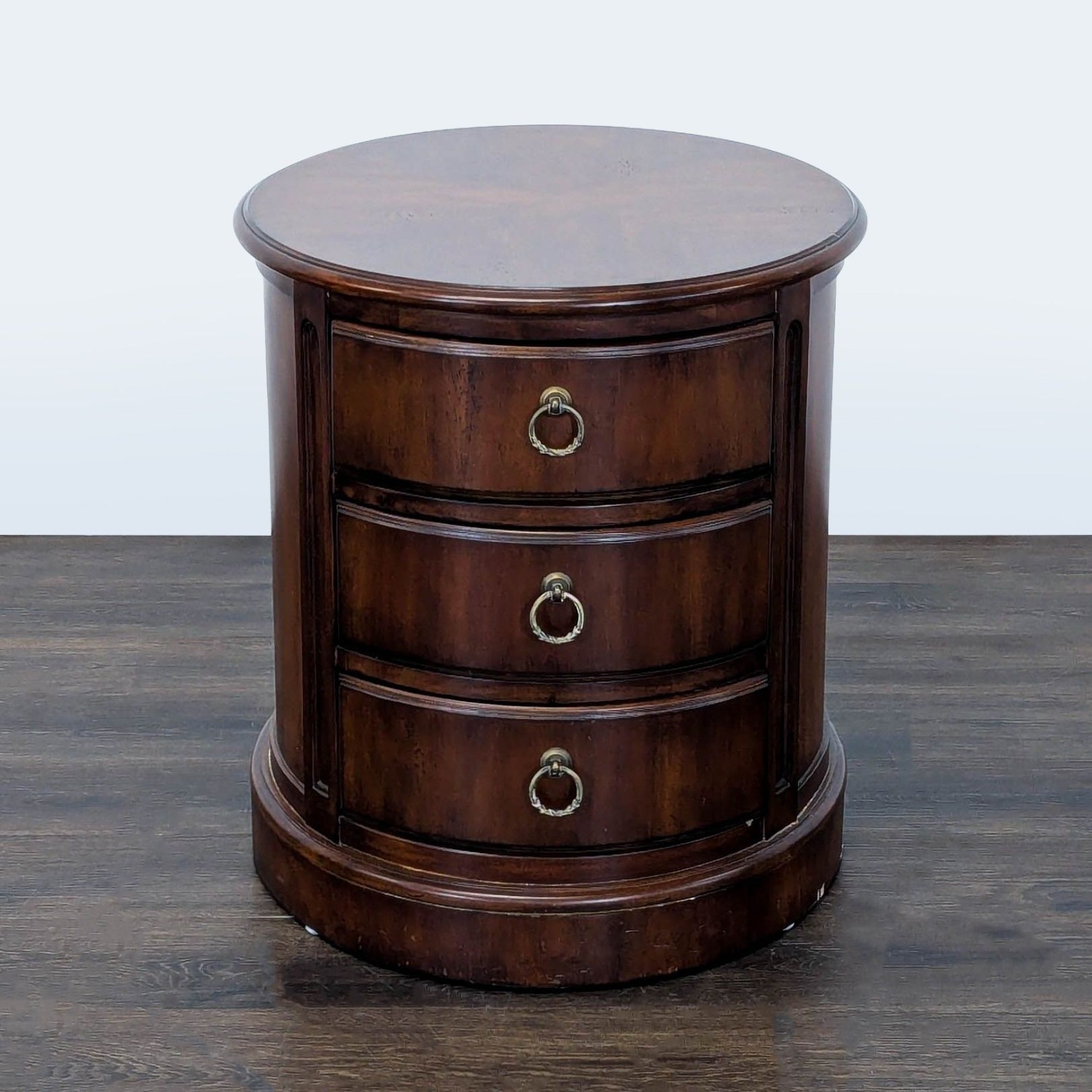 Hekman Oval Drum Table - image-1