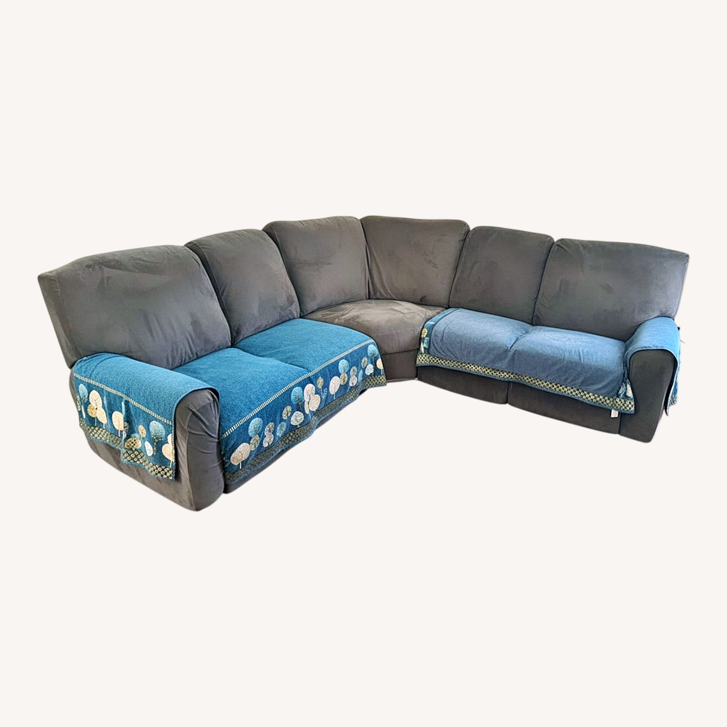 Raymour & Flanigan Light Gray 3+ Piece Sectional - image-7