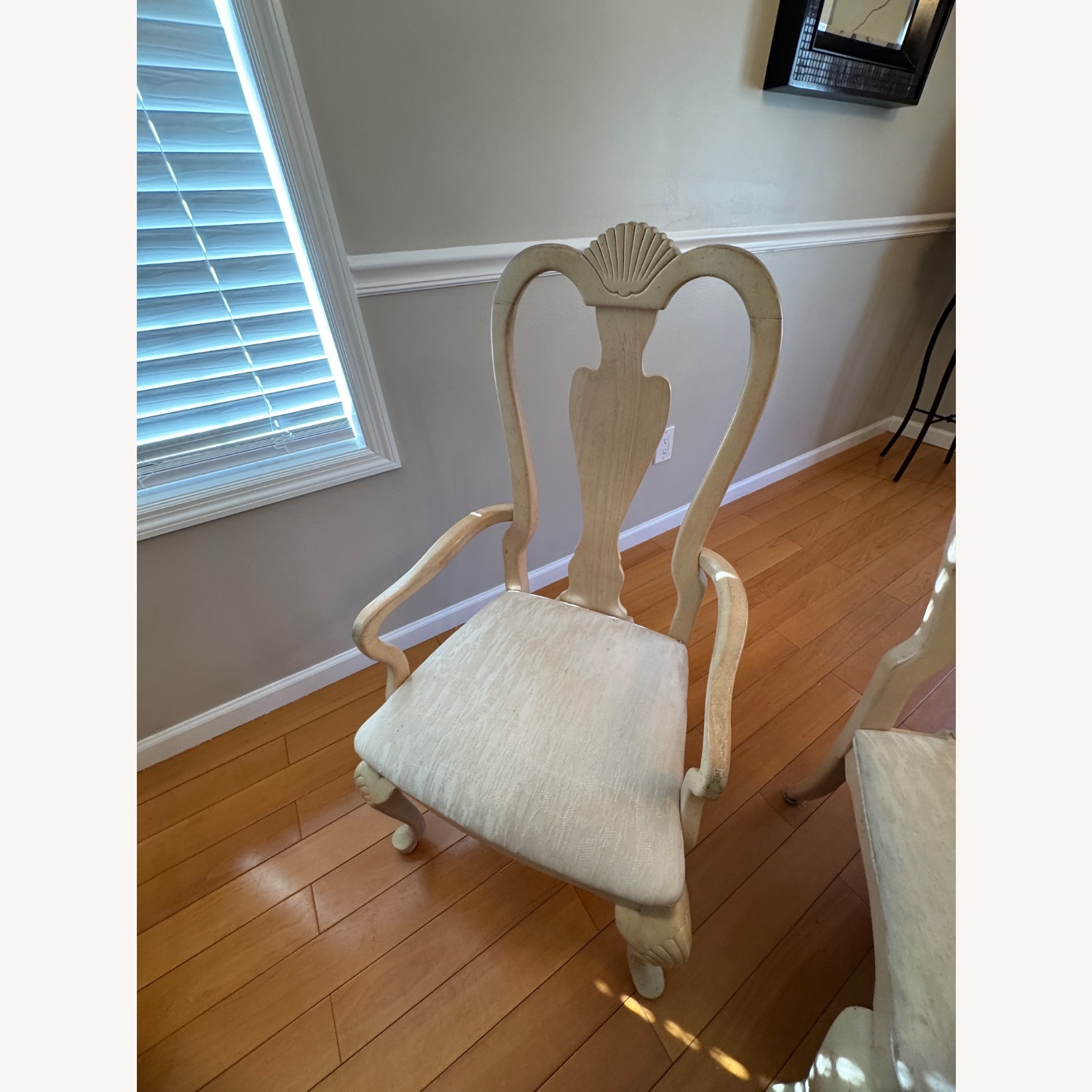 Stanley Endeavor Dining Table & Chairs - image-9