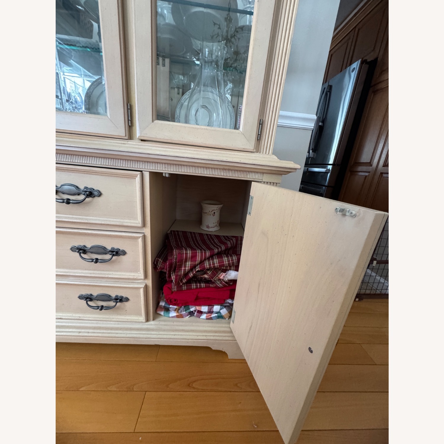 Stanley Endeavor China Cabinet - image-5