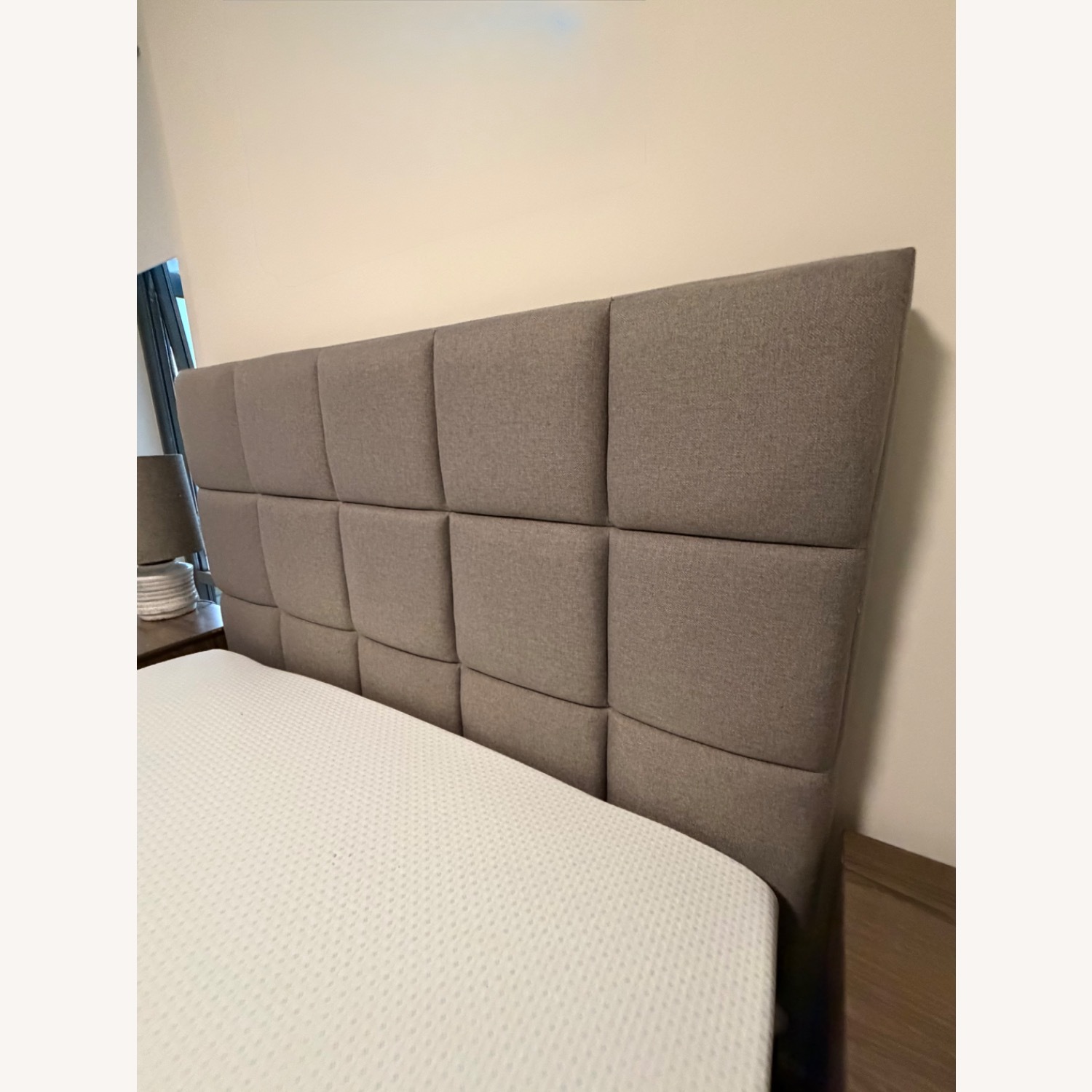 Ashley Furniture Light Gray Linen Queen Bed - image-4