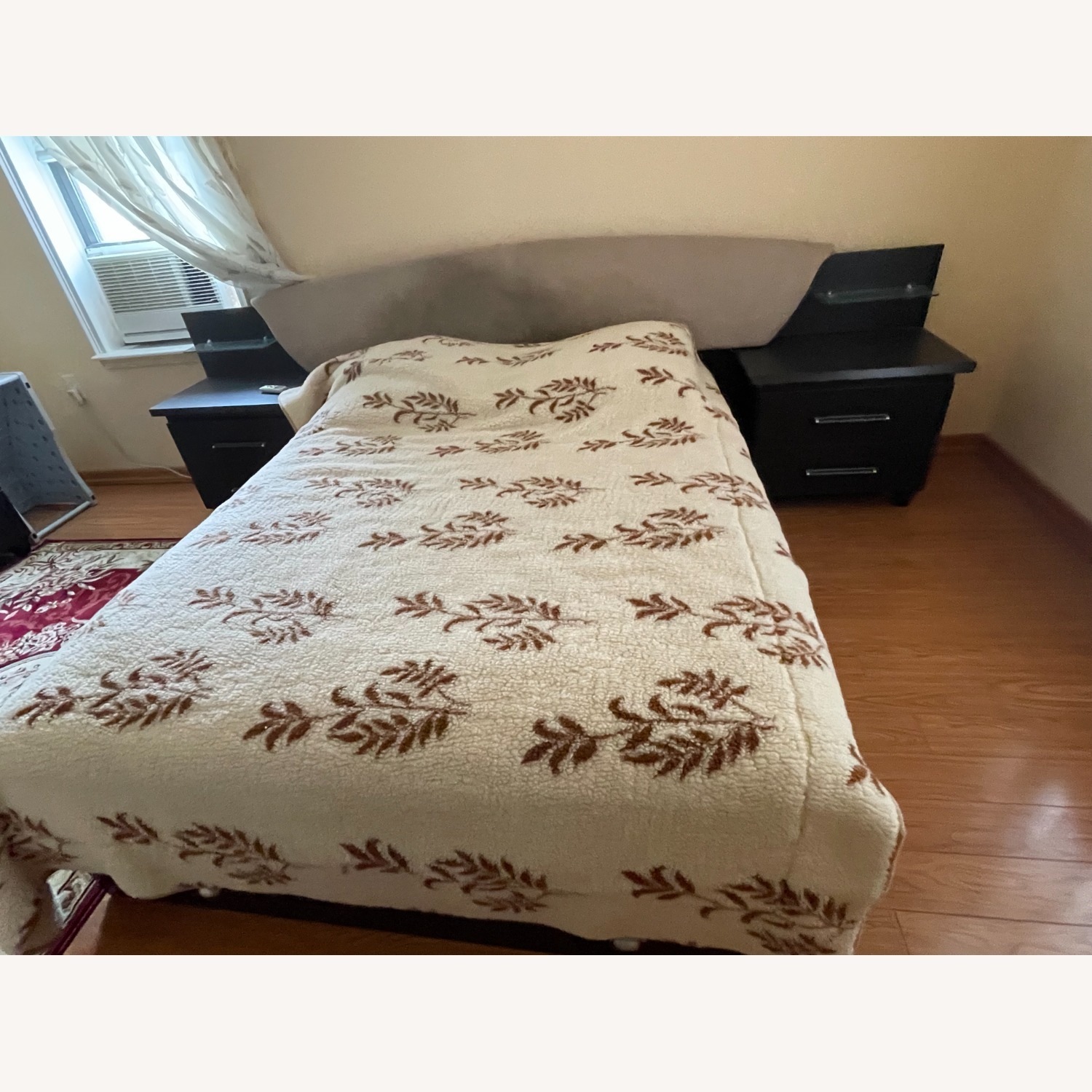 Dark Brown Wood Full Bed - image-2