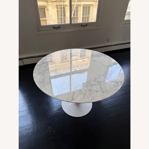 Used Knoll Saarinen Dining Round Table  for sale on AptDeco