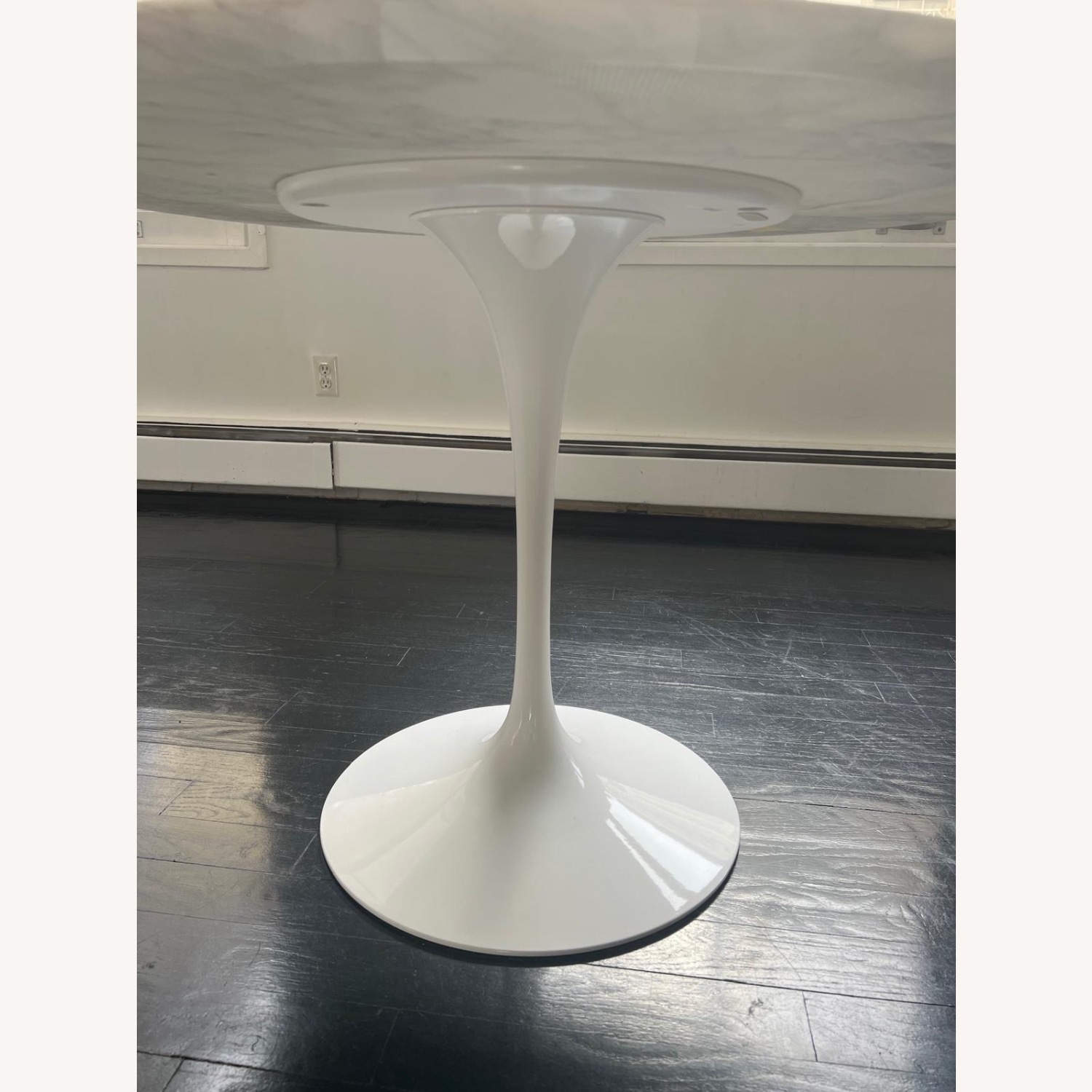 Knoll Saarinen Dining Round Table - image-5