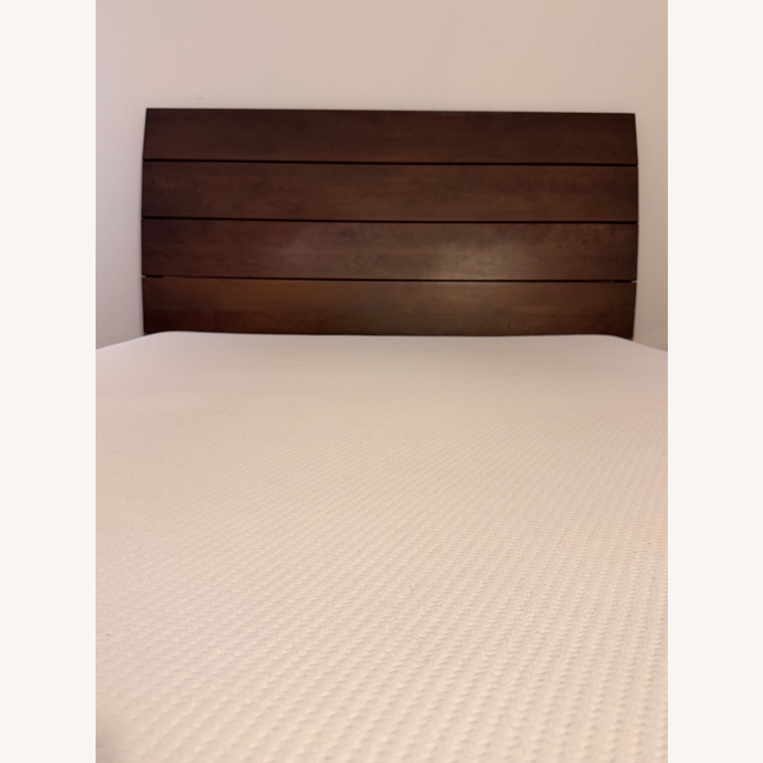 Durham Cherry Wood Queen Bed (Defined Distinction) - image-6