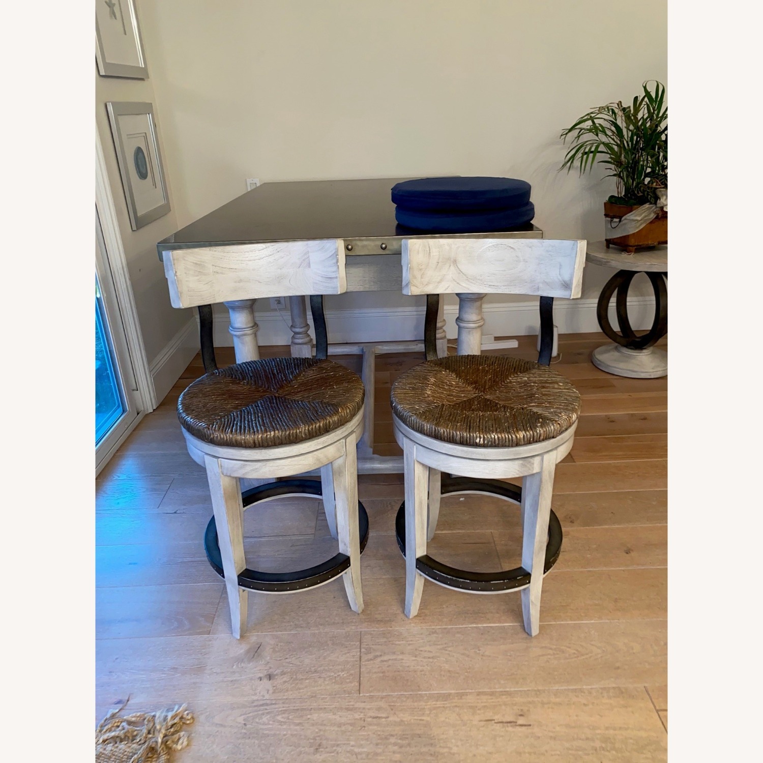 Lexington Oyster Bay Bistro Table & 2 Chairs - image-5