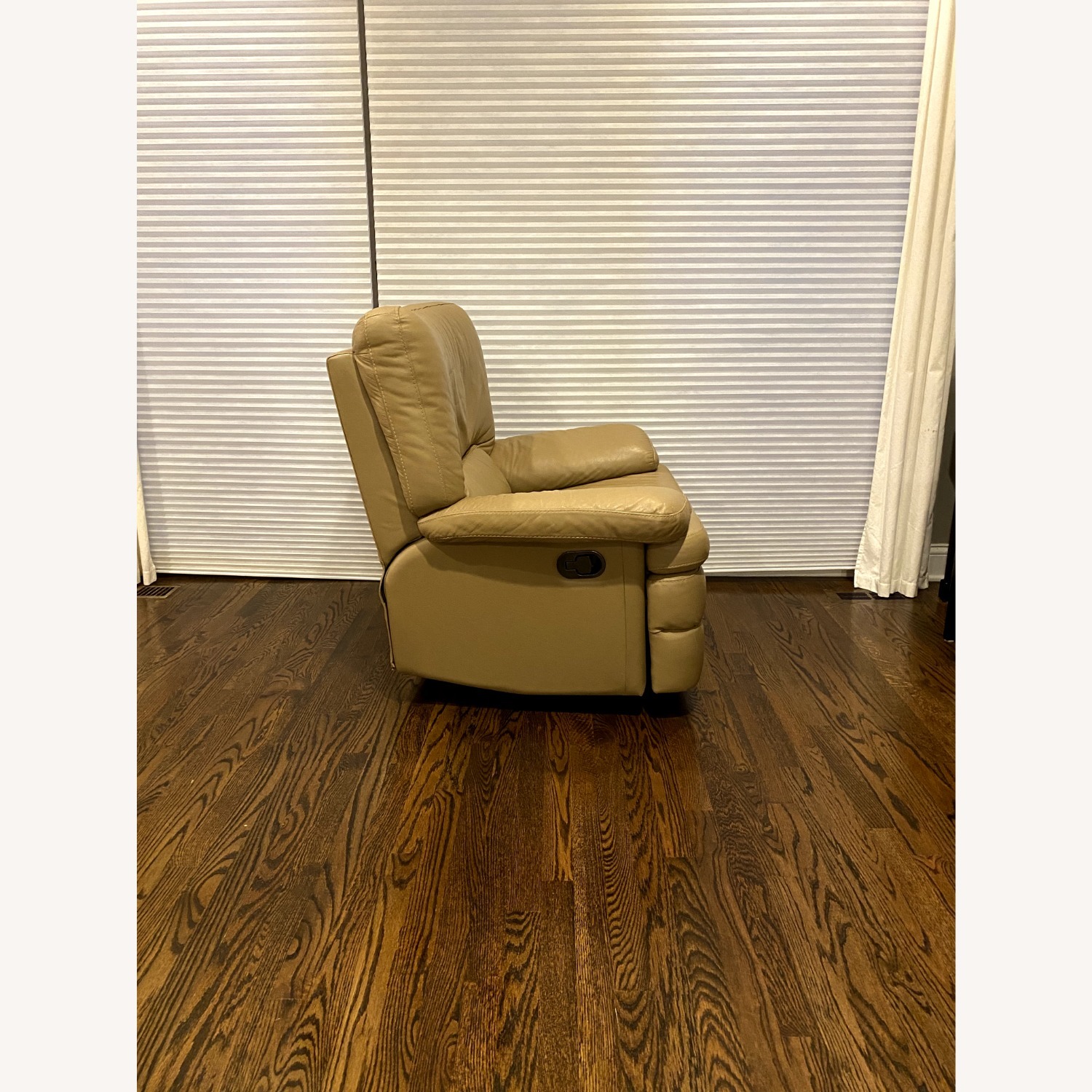 Comfortable Natuzzi Leather Swivel Recliner - image-3