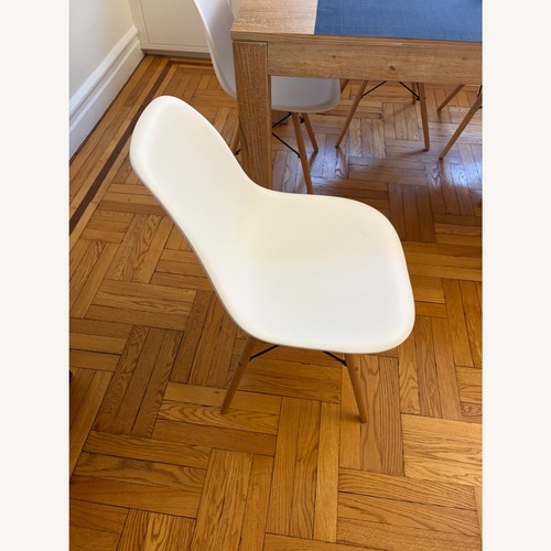 Used White Plastic Dining Chairs for sale on AptDeco