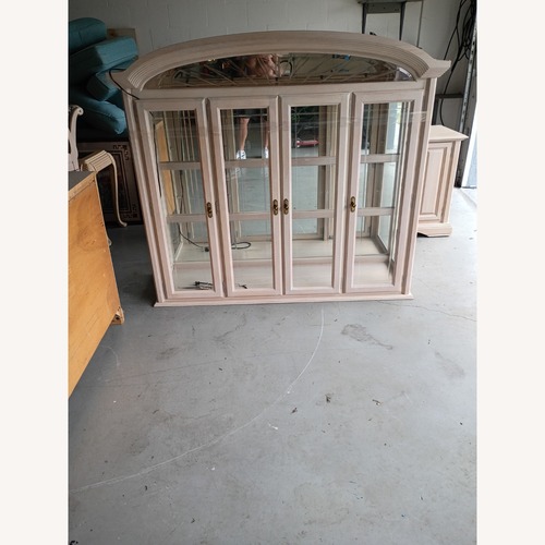 Used The Keller Manufacturing Co White Wood Décor for sale on AptDeco