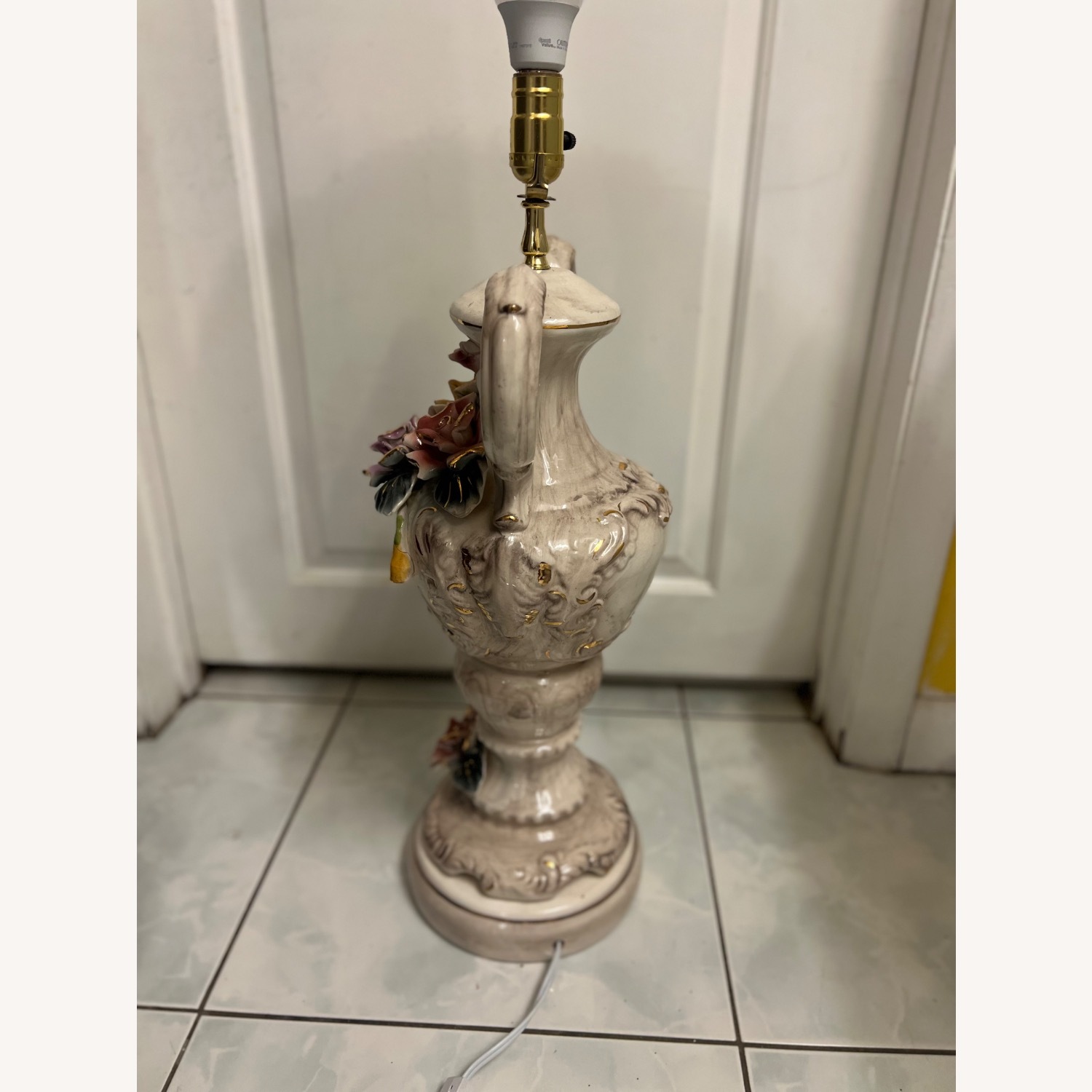 Italian Style Capodimonte Lamp - image-2