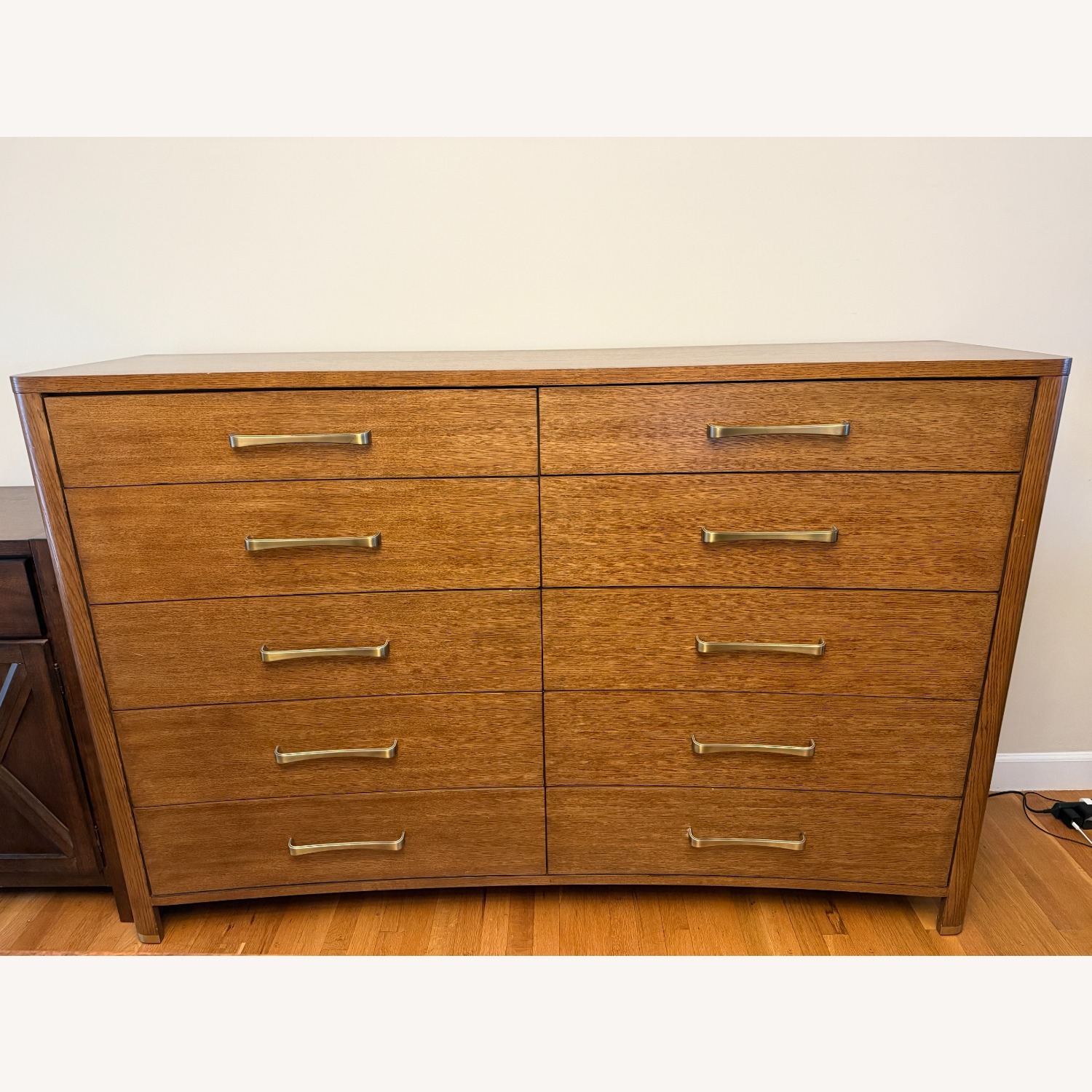 Bassett Dresser With 10 Drawers - image-1