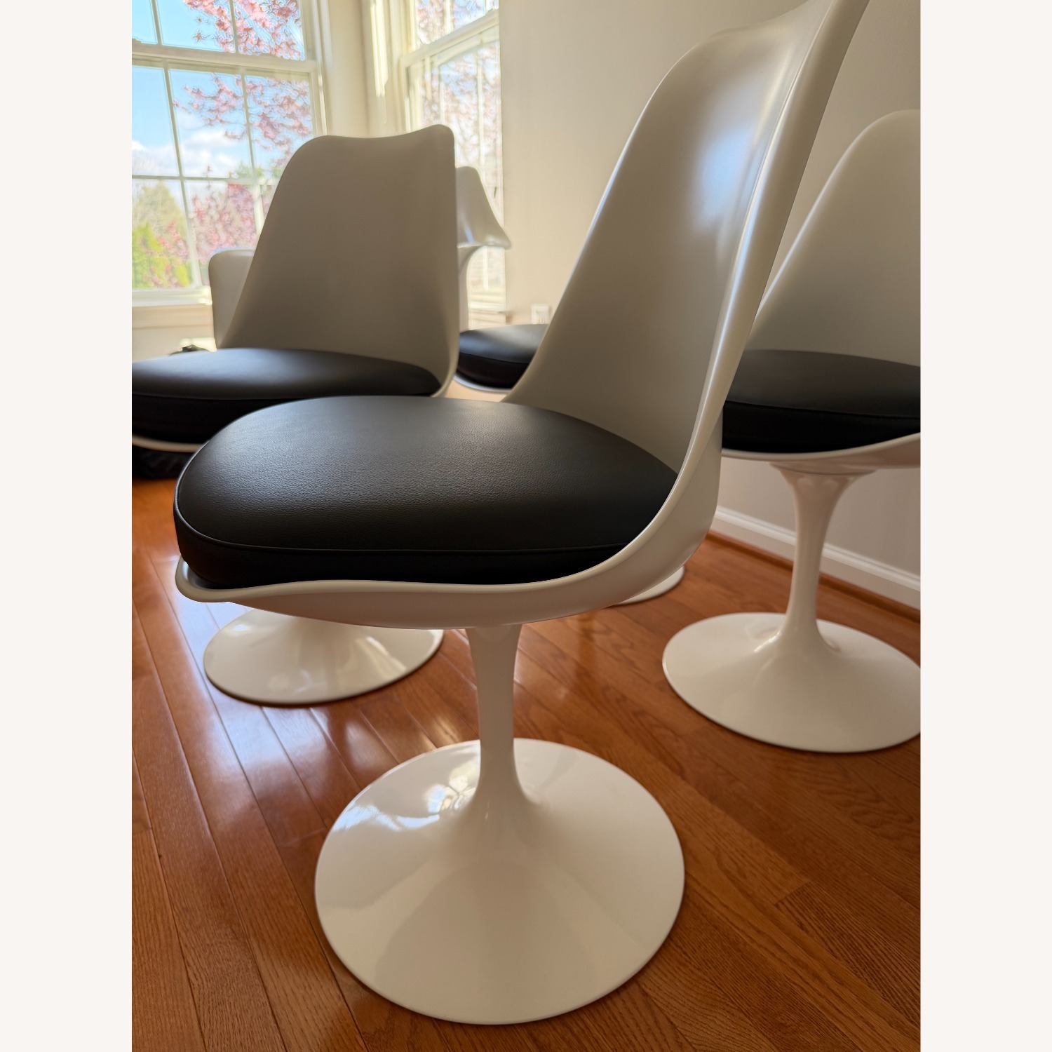 Authentic Knoll Tulip Chairs 6 Black Leather - image-2