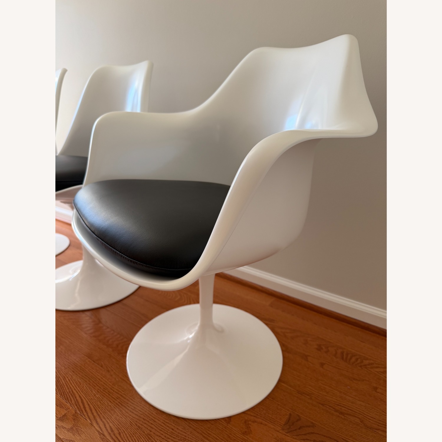 Authentic Knoll Tulip Chairs 6 Black Leather - image-3
