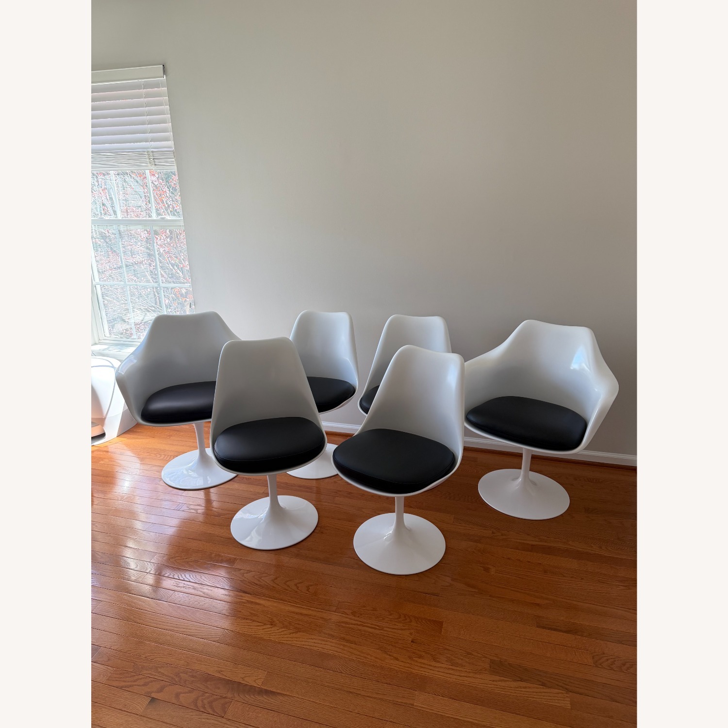 Authentic Knoll Tulip Chairs 6 Black Leather - image-1