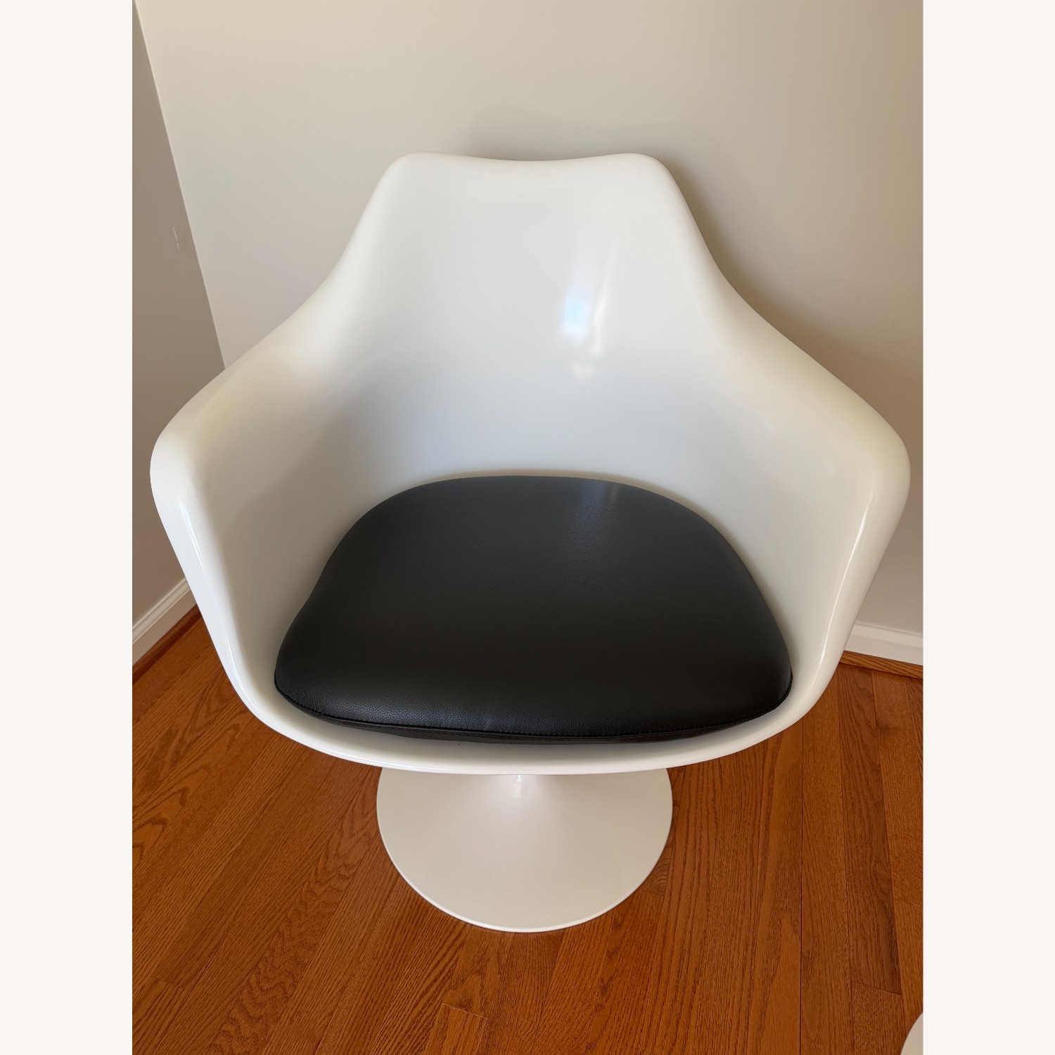 Authentic Knoll Tulip Chairs 6 Black Leather - image-5