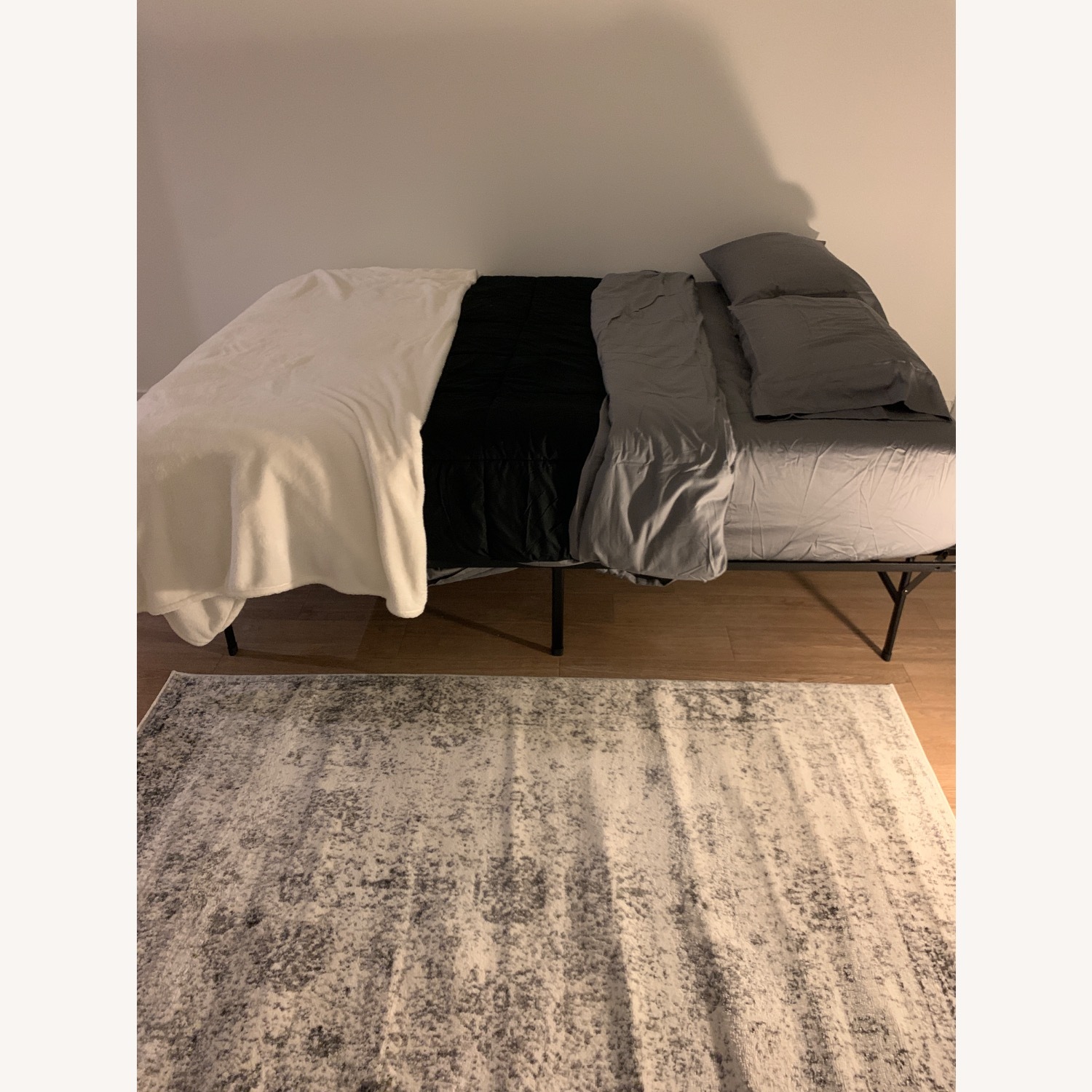 Amazon Zinus Black Metal Queen Bed - image-4