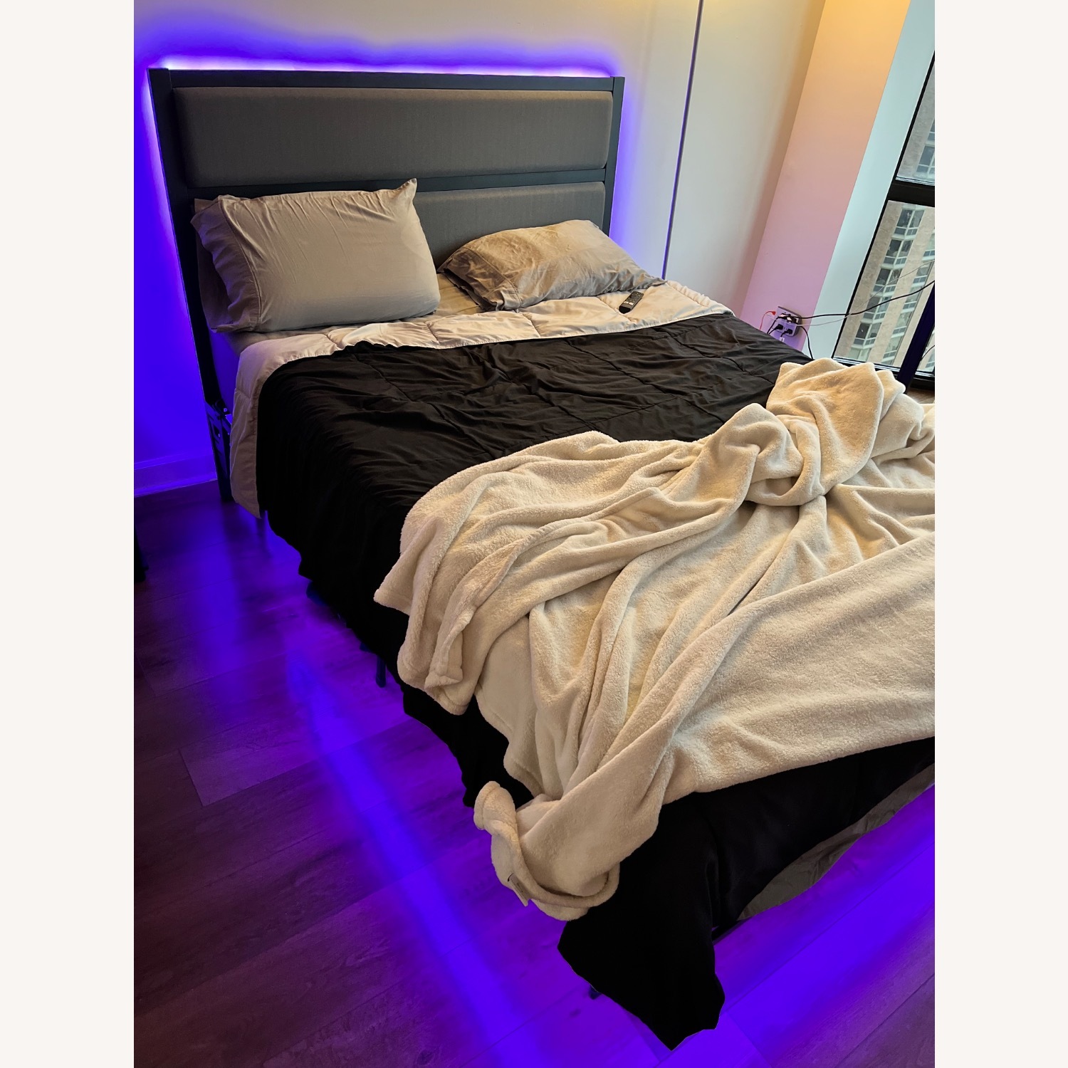 Amazon Zinus Black Metal Queen Bed - image-6