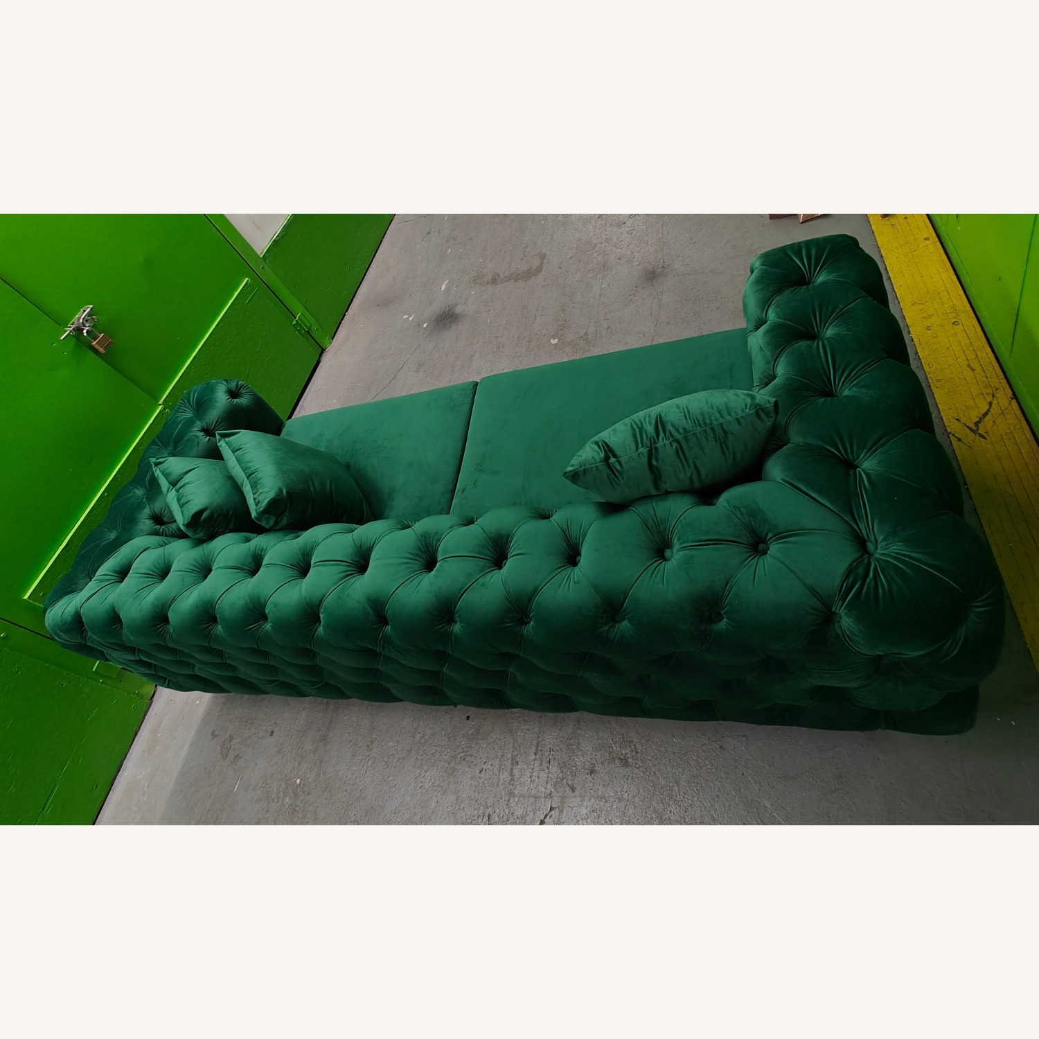 Modern Chesterfield Sofa Green Velvet - image-3