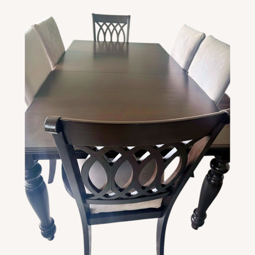 Used Dining Table Set for sale on AptDeco