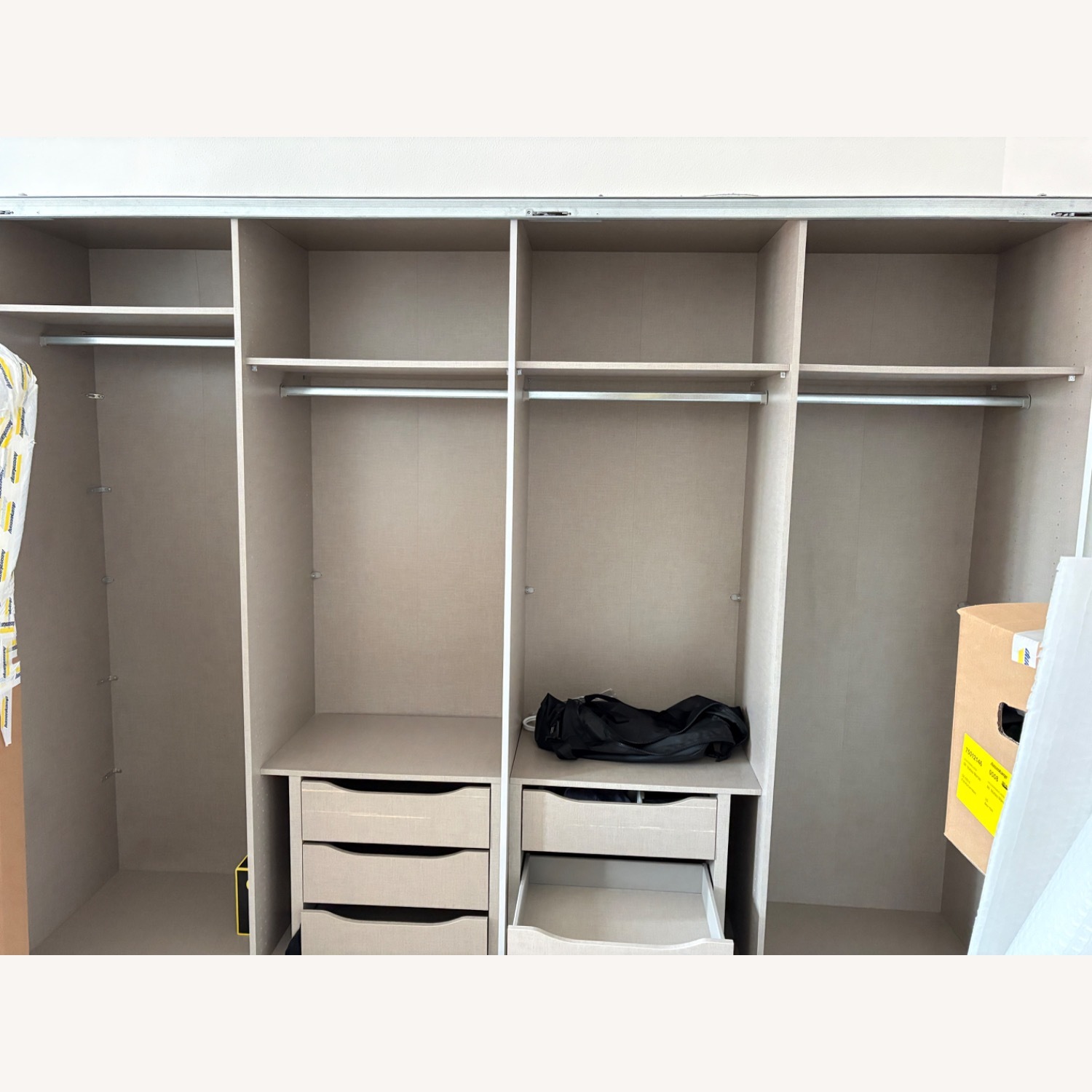 Wardrobe With 4 Sliding Doors and Mirrors - image-3