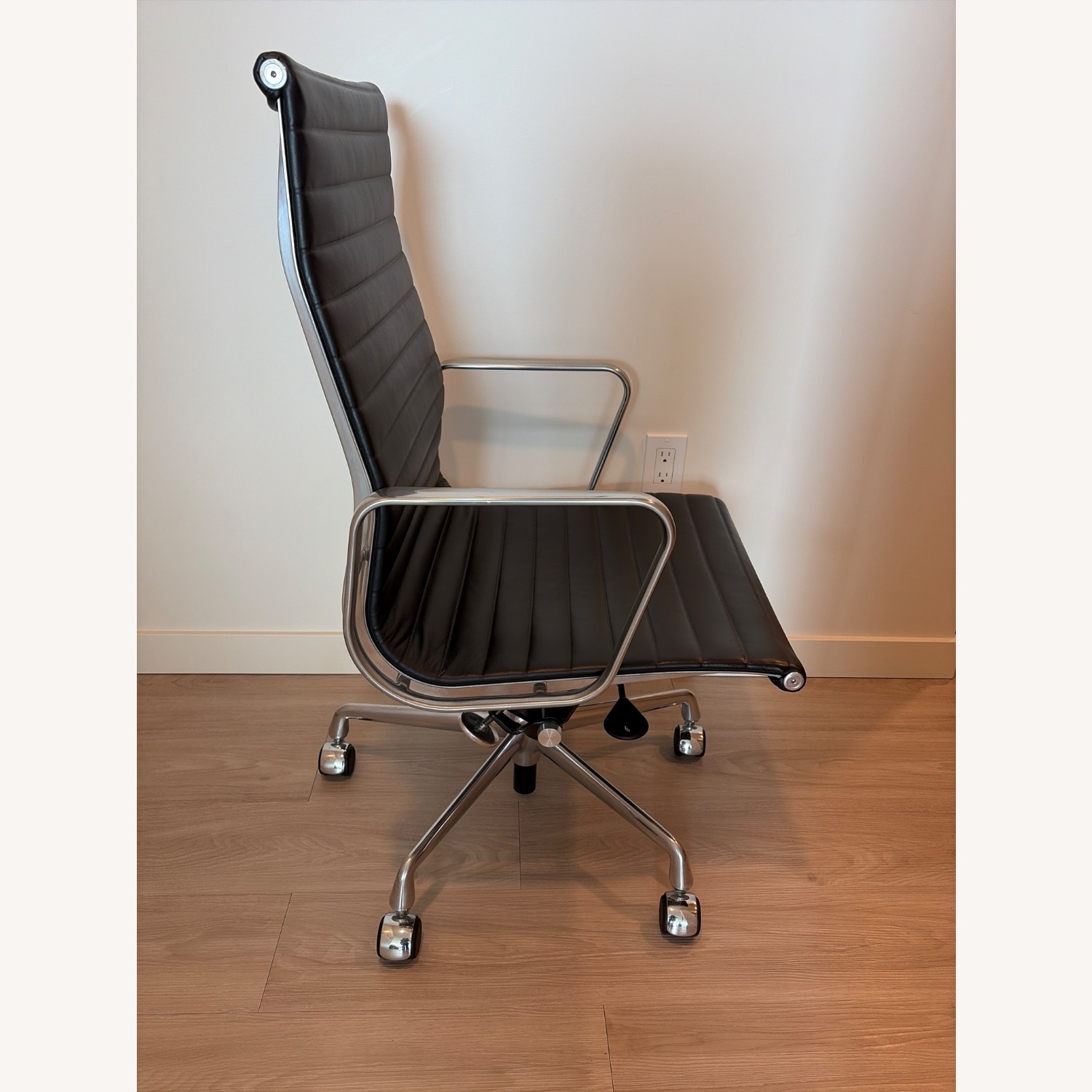 Herman Miller Black Eames Aluminum Leather Office Chair - image-2
