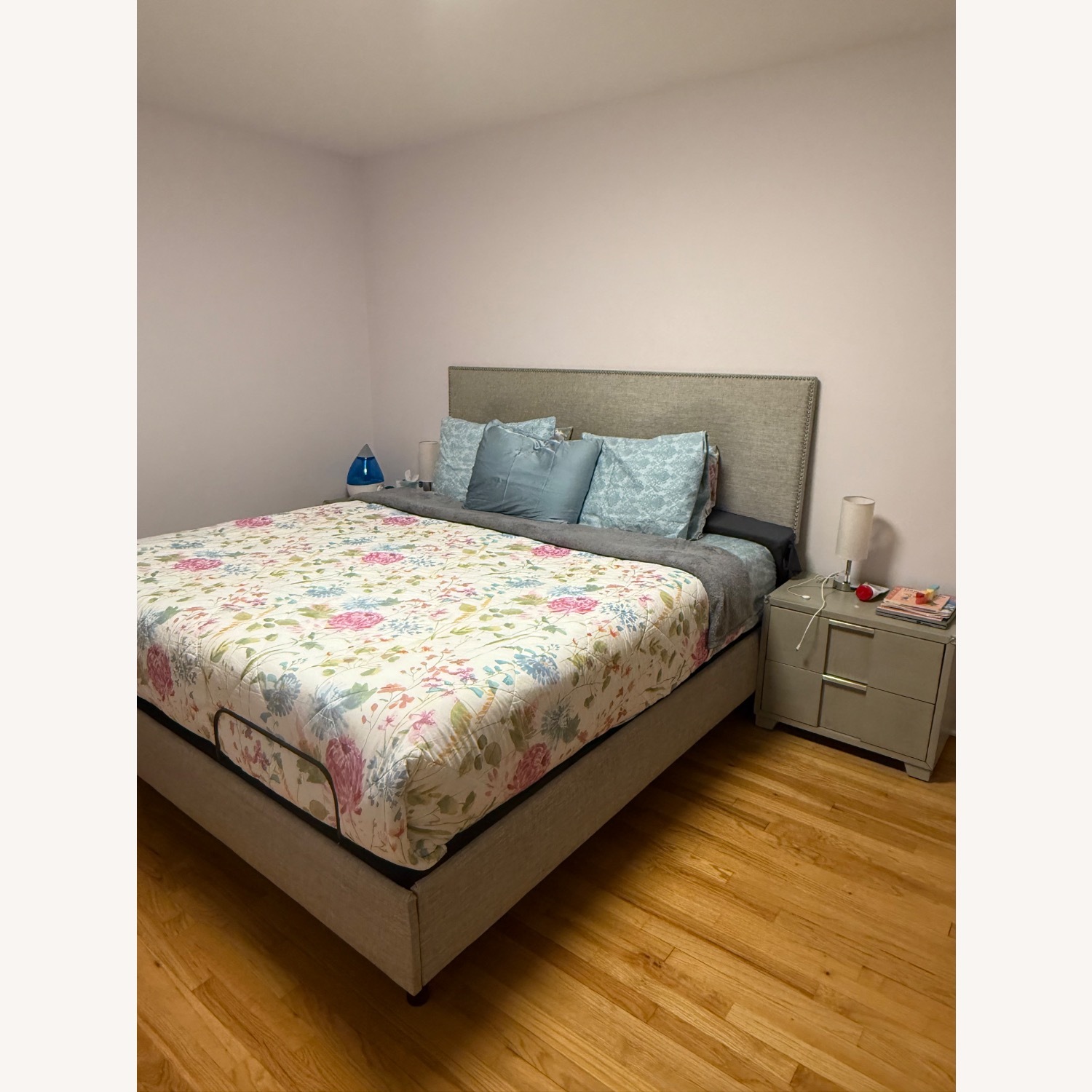 Raymour & Flanigan Light Gray Fabric King Bed - image-3