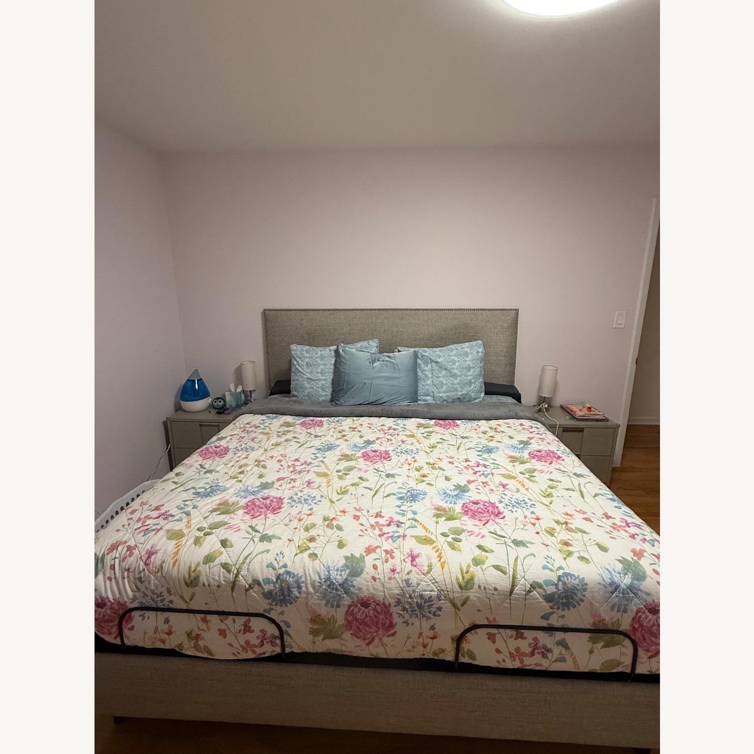 Raymour & Flanigan Light Gray Fabric King Bed - image-1