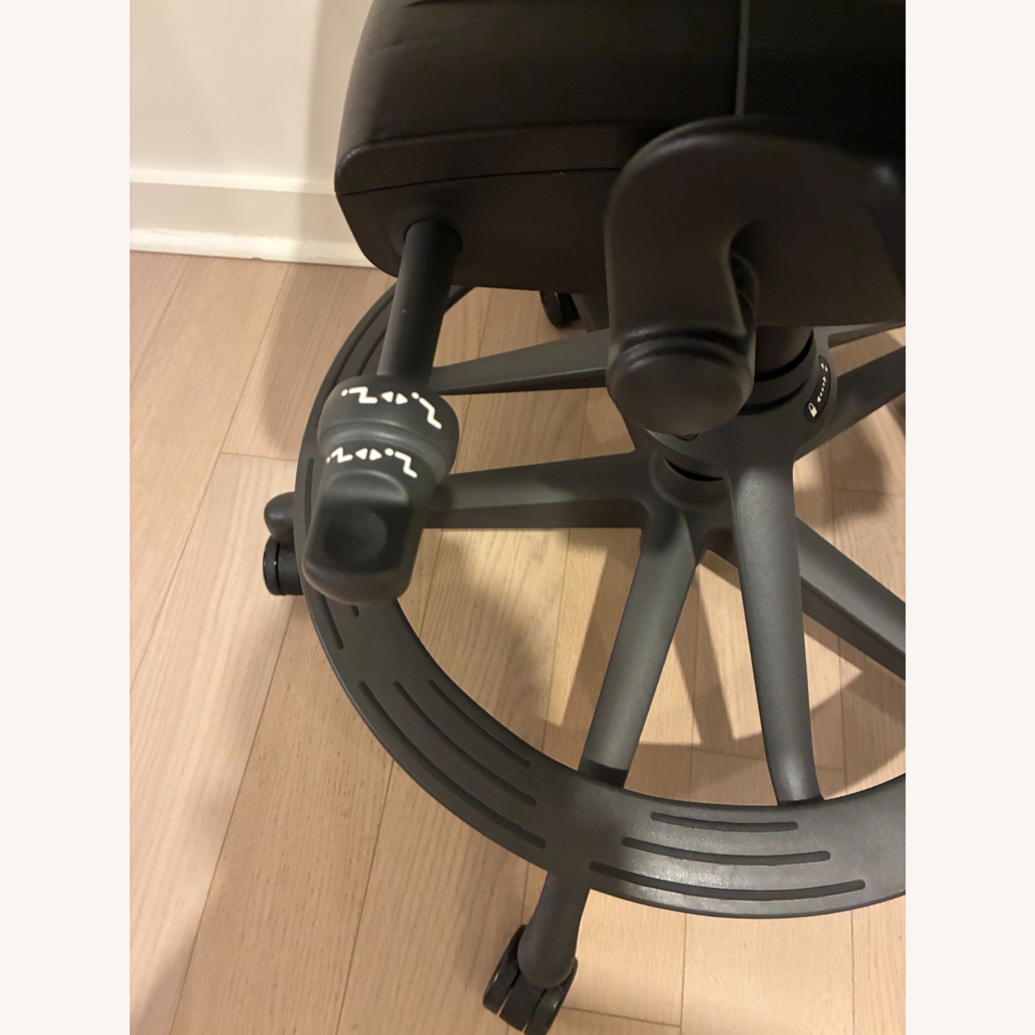 Herman Miller Aeron Stool - image-8