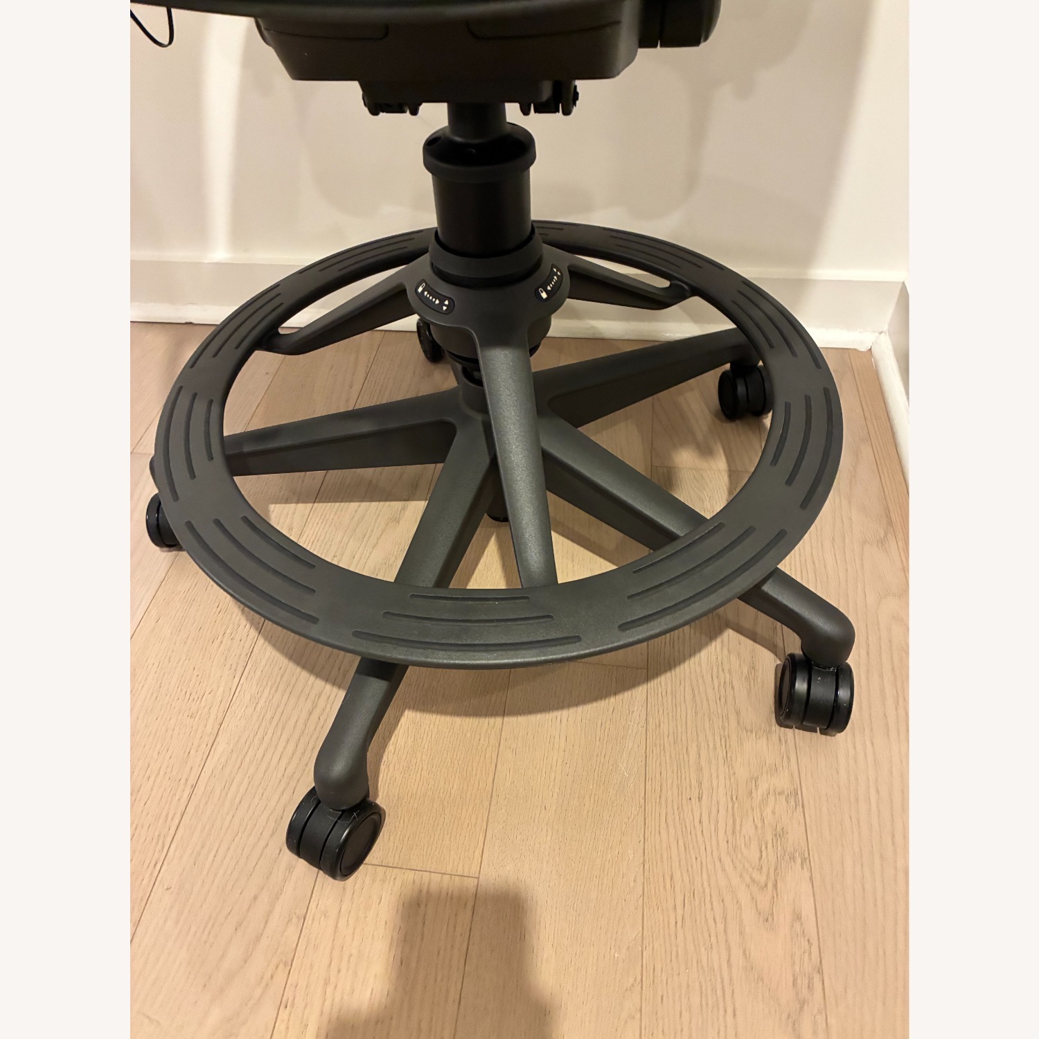 Herman Miller Aeron Stool - image-5