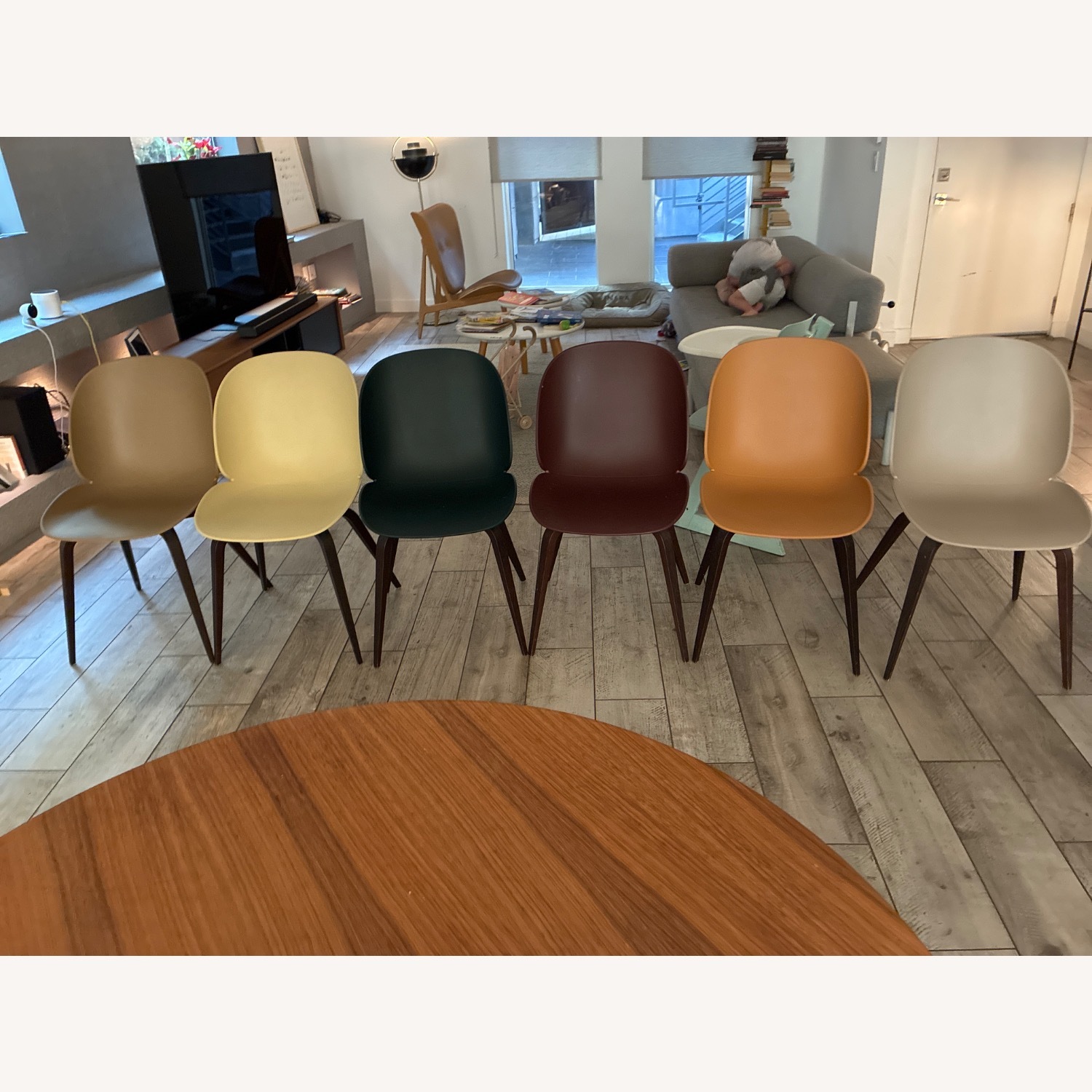 Gubi Beetle Shell Dining Chairs 6x w Smoked Oak - image-4