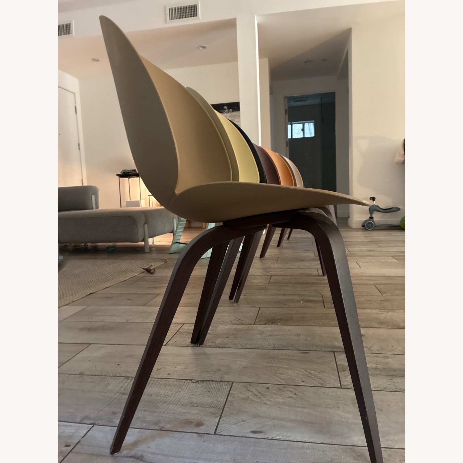 Gubi Beetle Shell Dining Chairs 6x w Smoked Oak - image-6